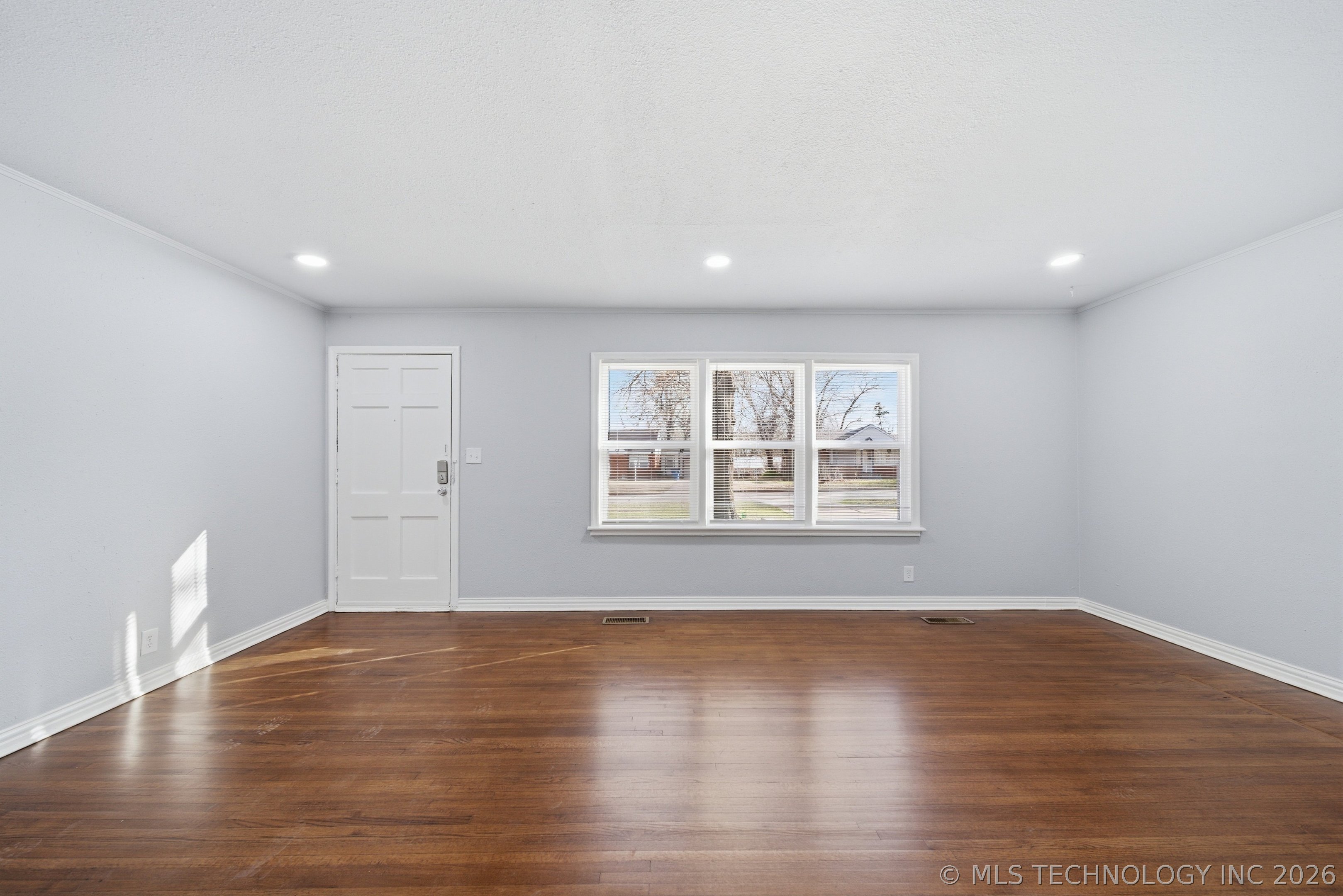 5929 E 7th Street Property Photo 8