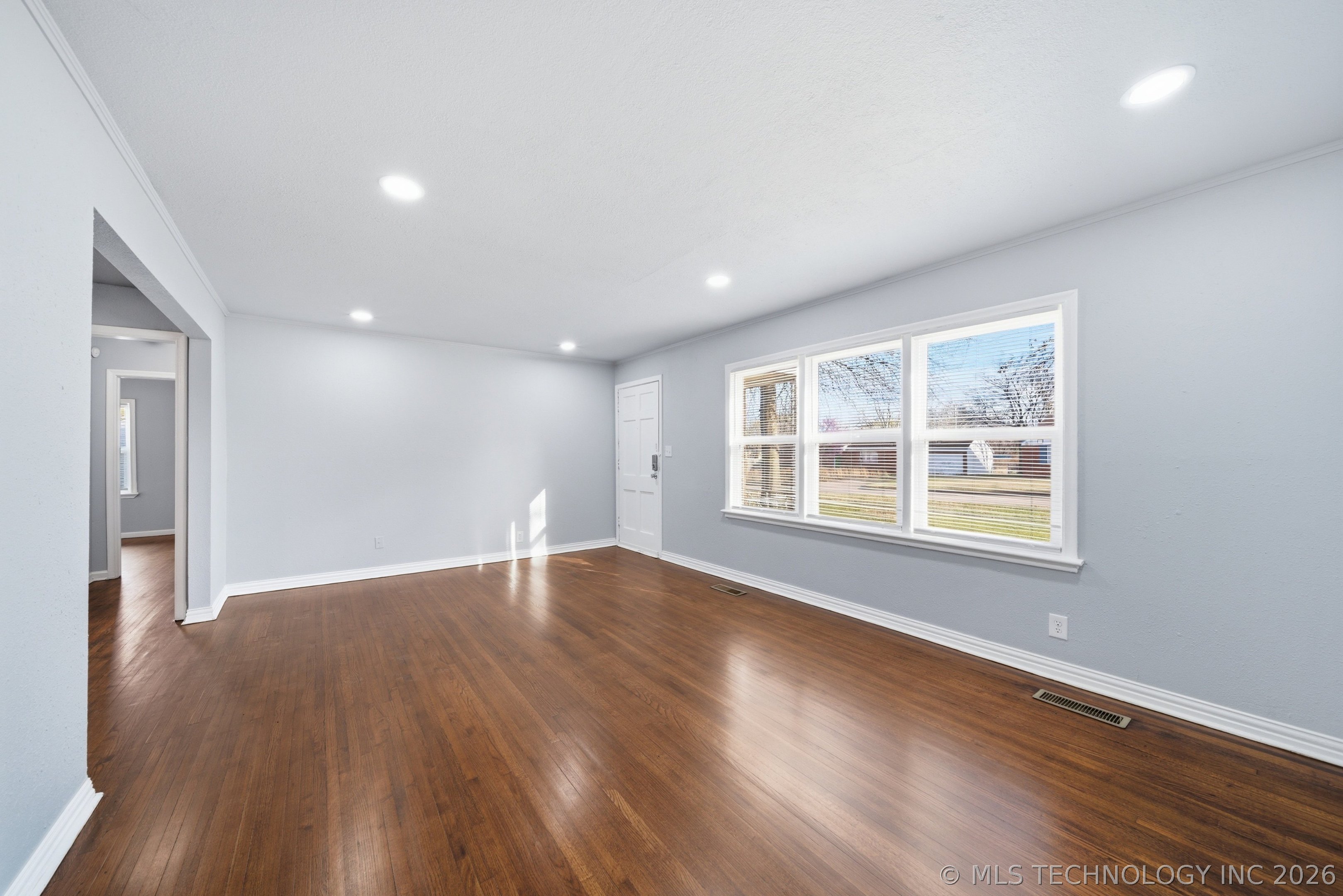 5929 E 7th Street Property Photo 9