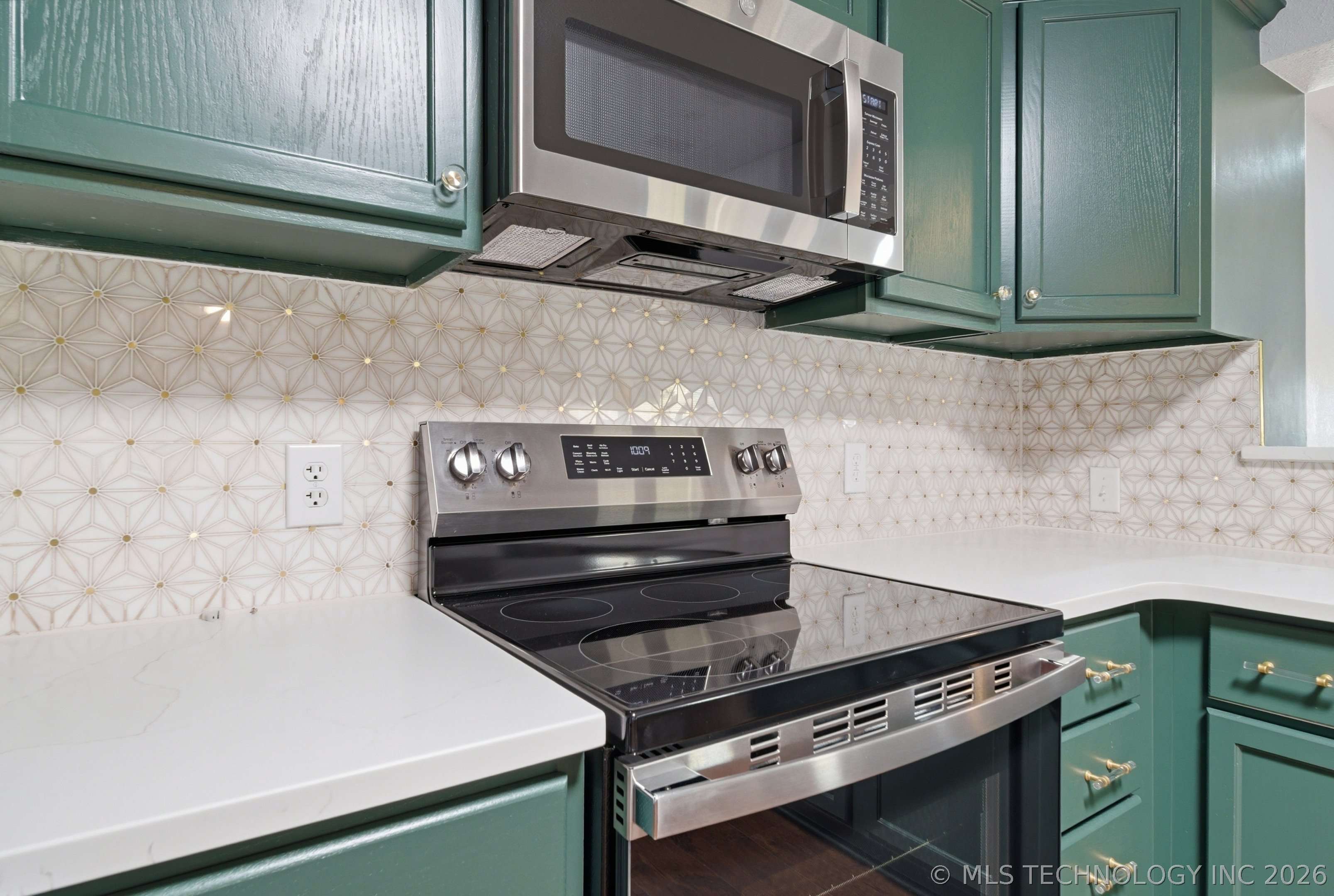 5929 E 7th Street Property Photo 12