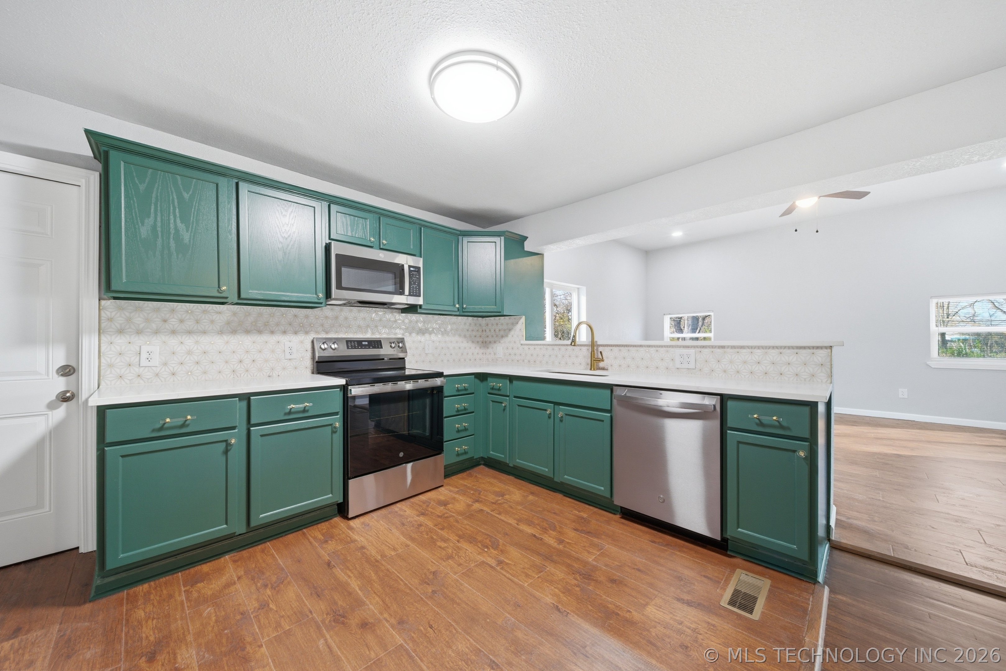 5929 E 7th Street Property Photo 14