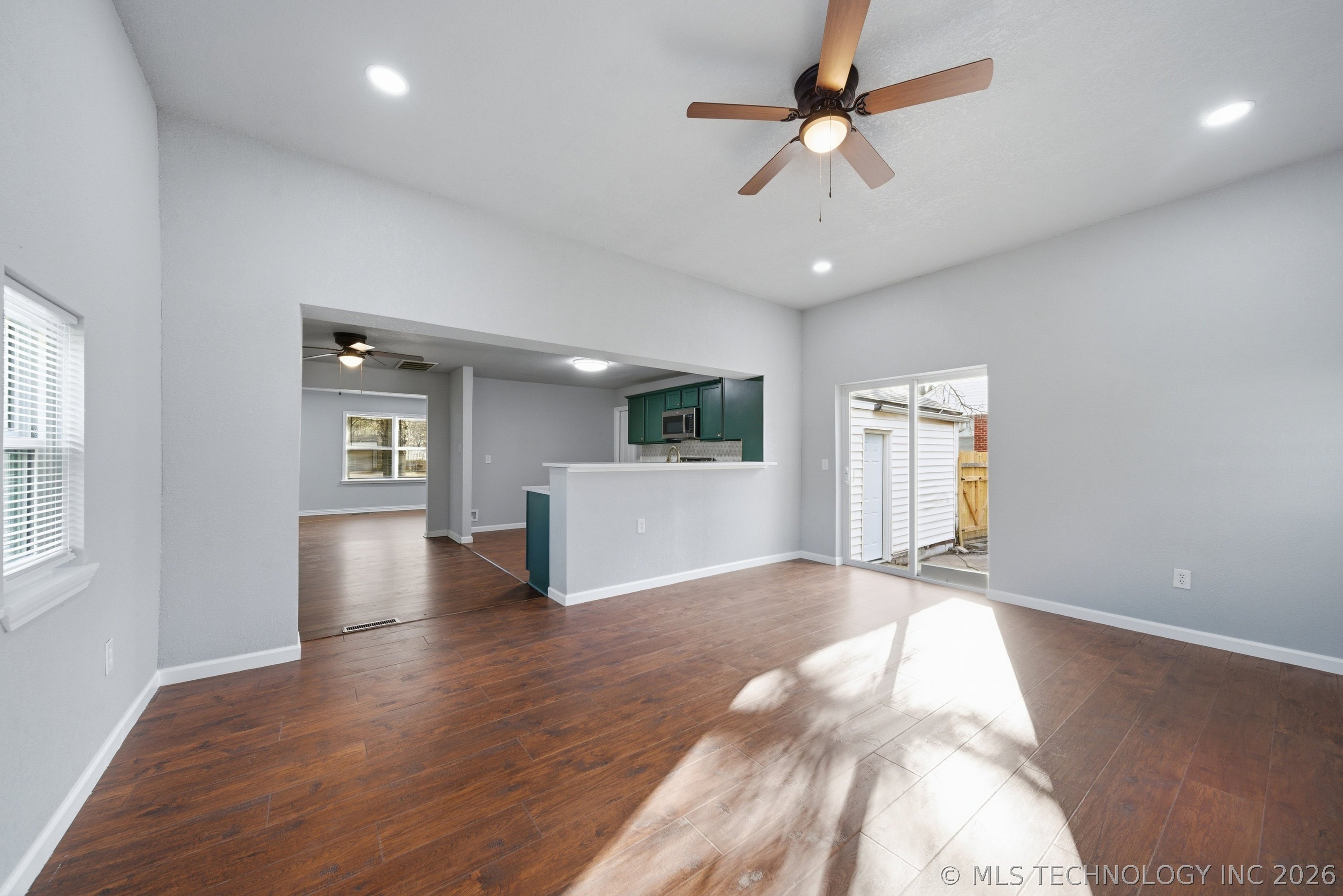 5929 E 7th Street Property Photo 18