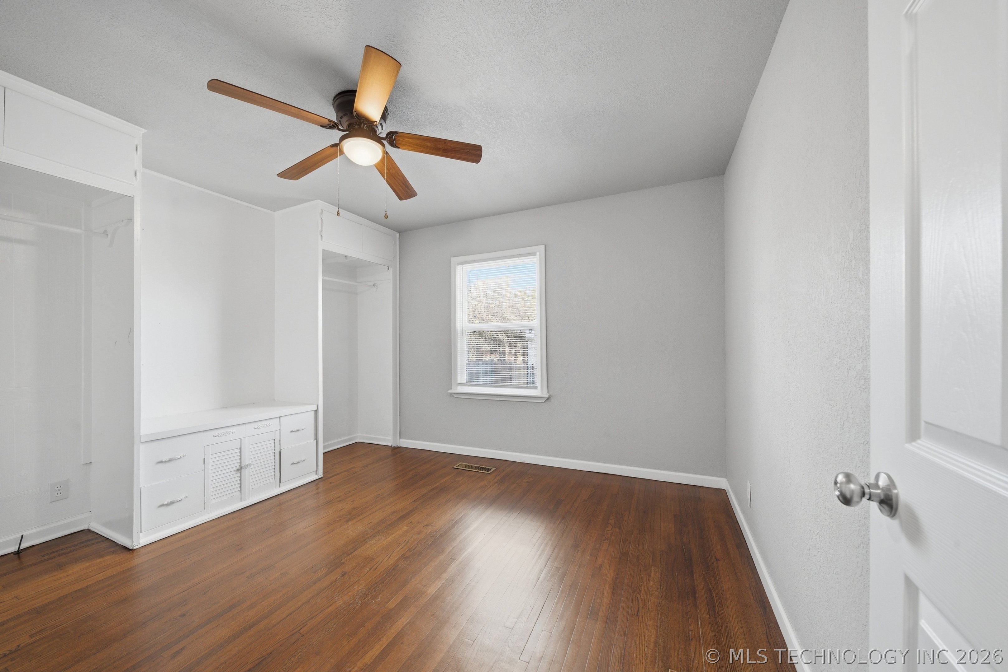 5929 E 7th Street Property Photo 23