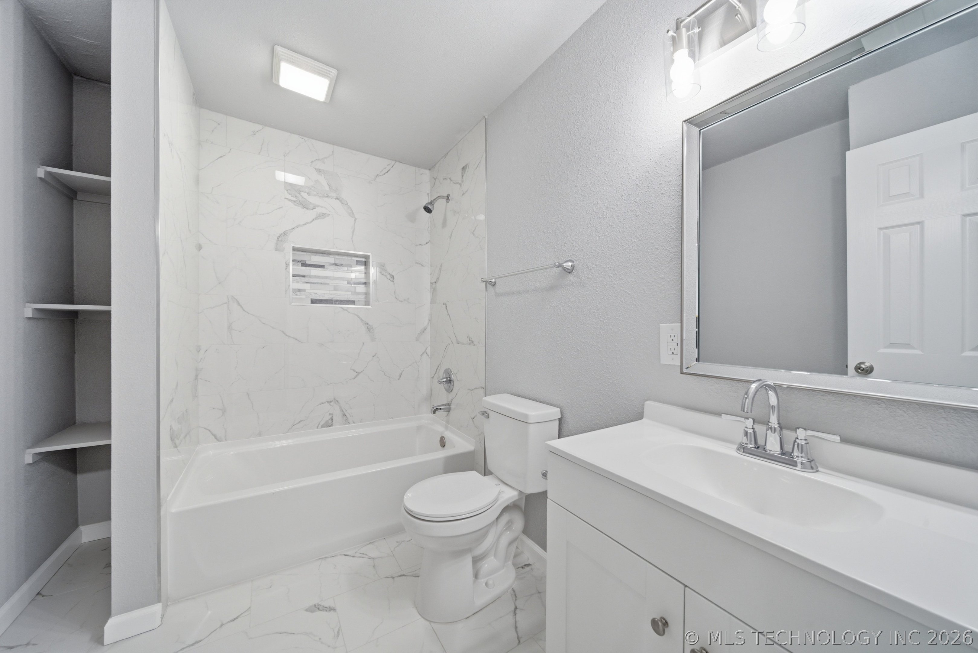 5929 E 7th Street Property Photo 24