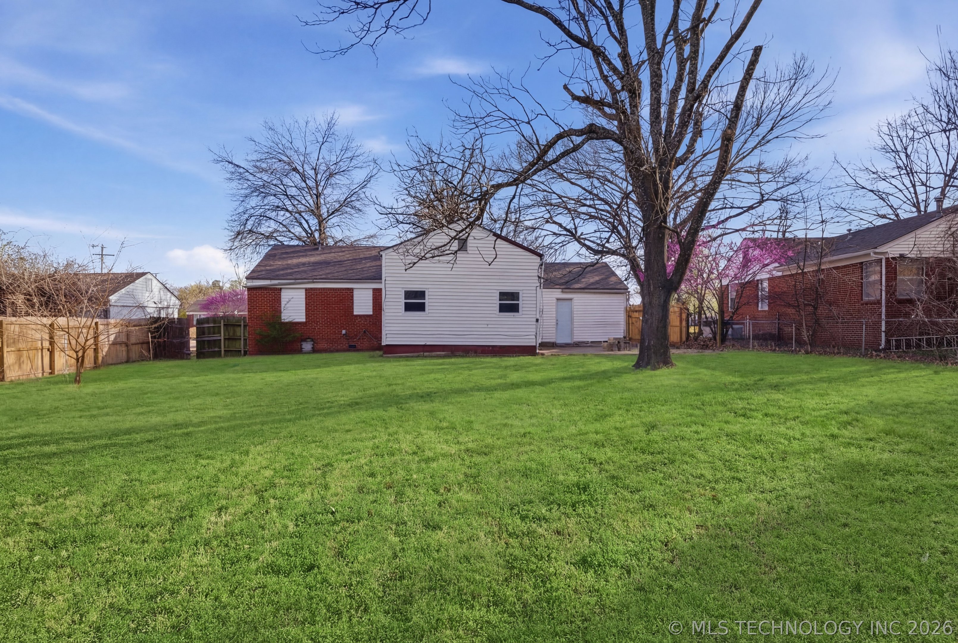 5929 E 7th Street Property Photo 25