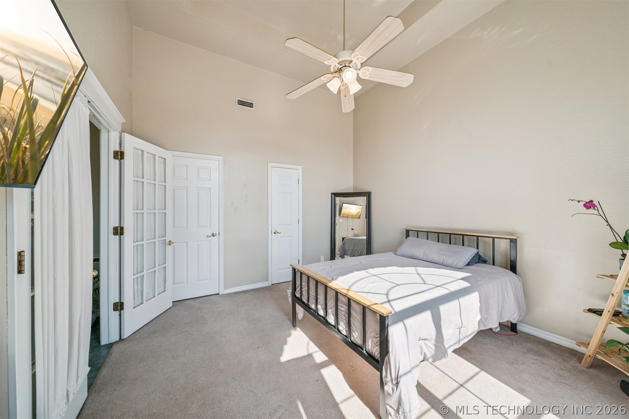 10613 Burton Lane Property Photo 5