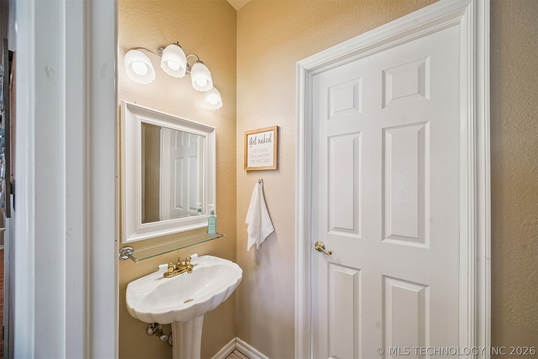 10613 Burton Lane Property Photo 6