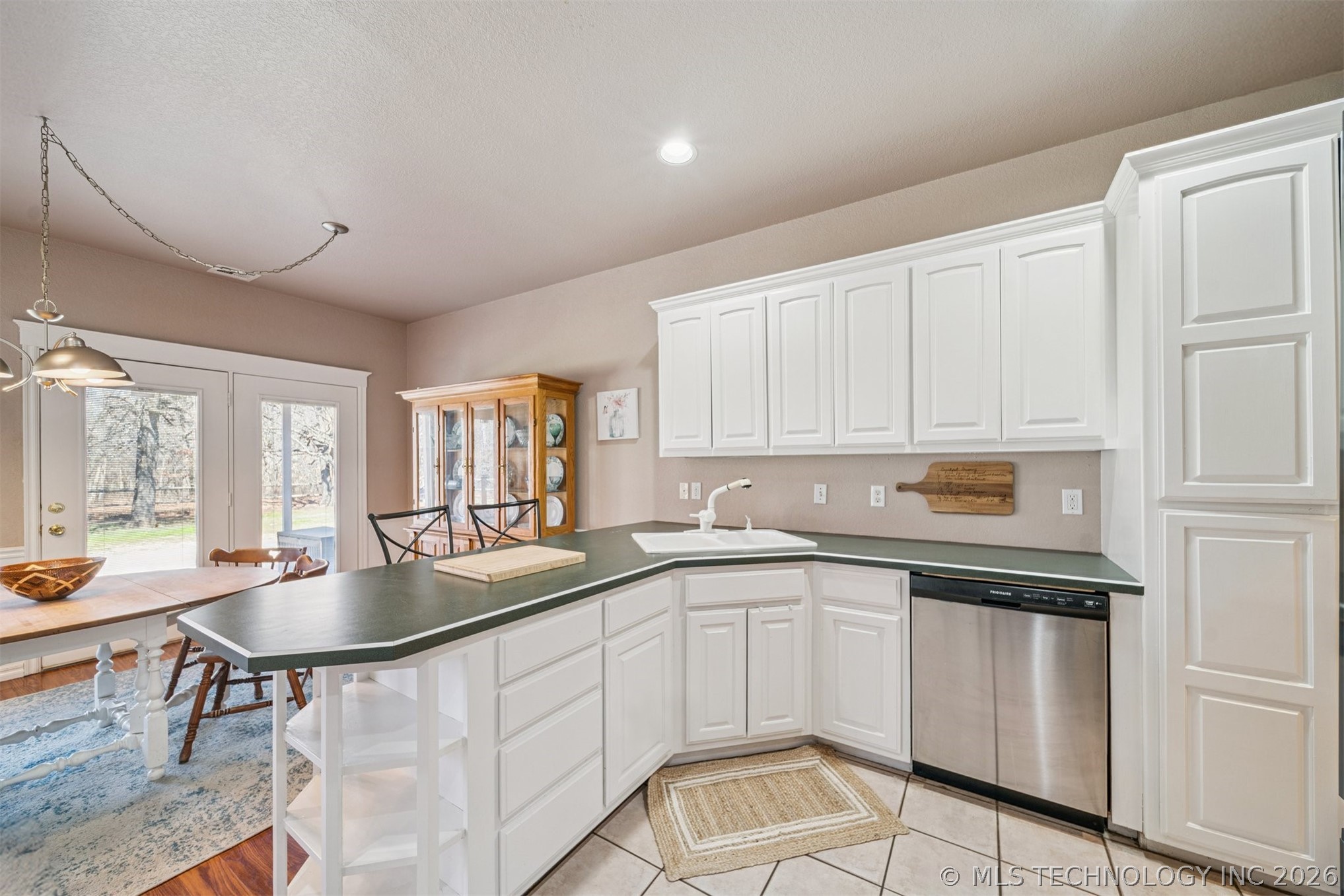 10613 Burton Lane Property Photo 15