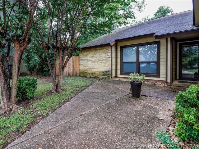 9336 S Lakewood Avenue Property Photo 2