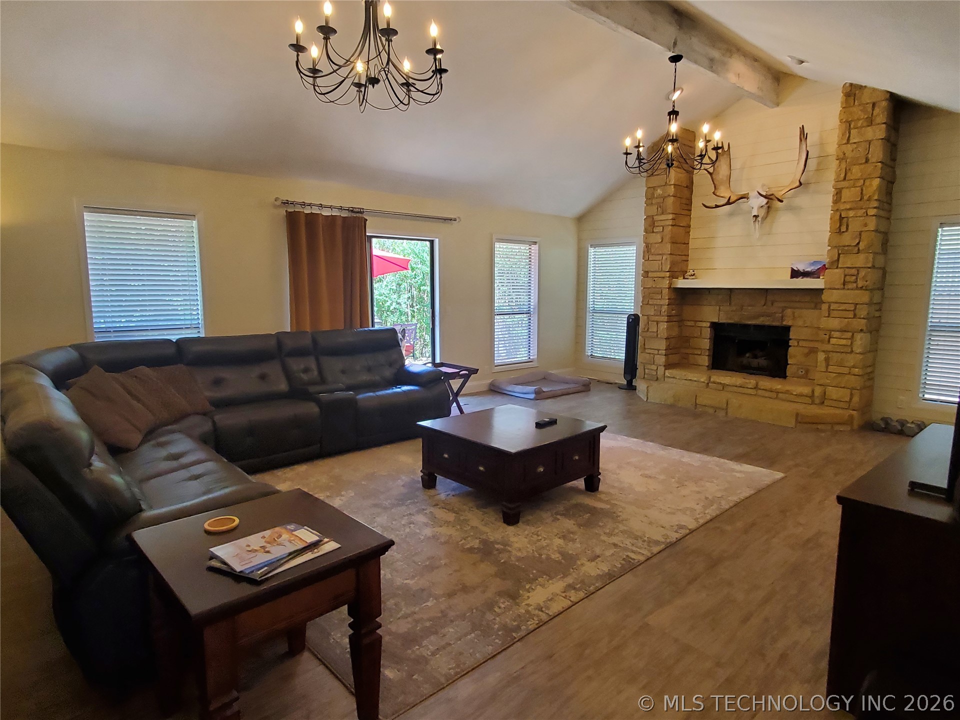 9336 S Lakewood Avenue Property Photo 6