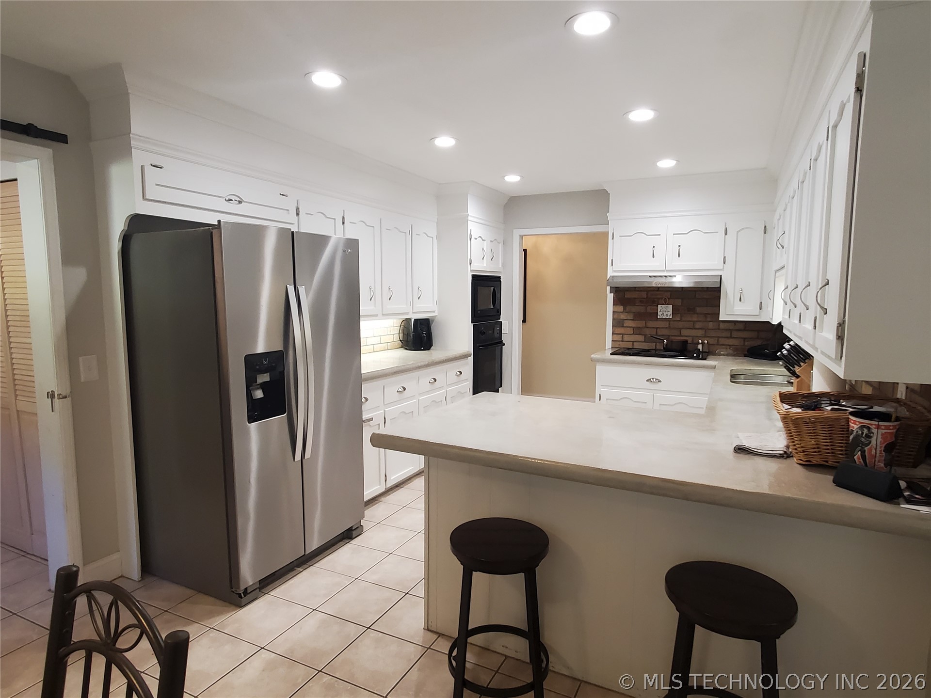 9336 S Lakewood Avenue Property Photo 8