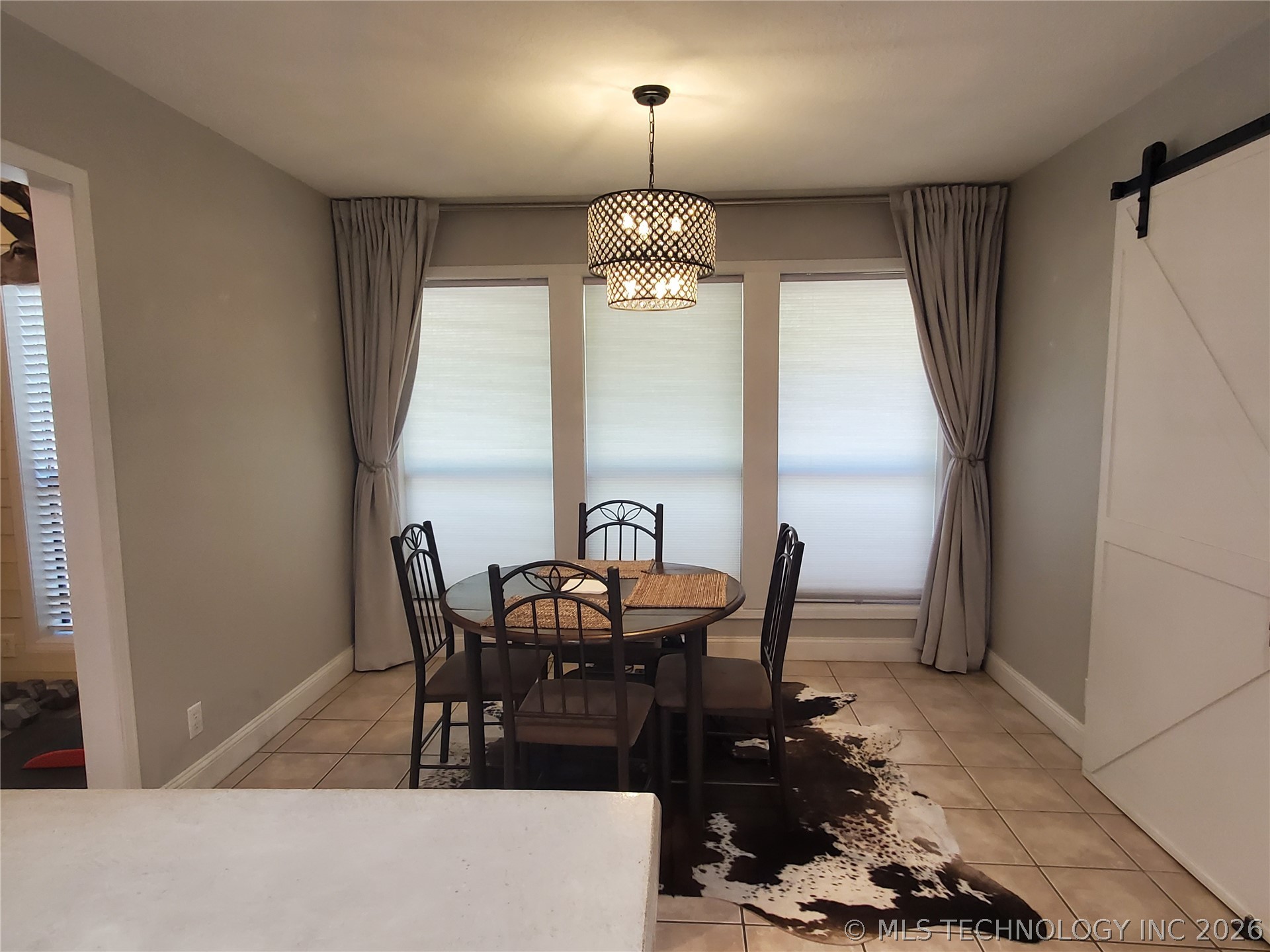 9336 S Lakewood Avenue Property Photo 10