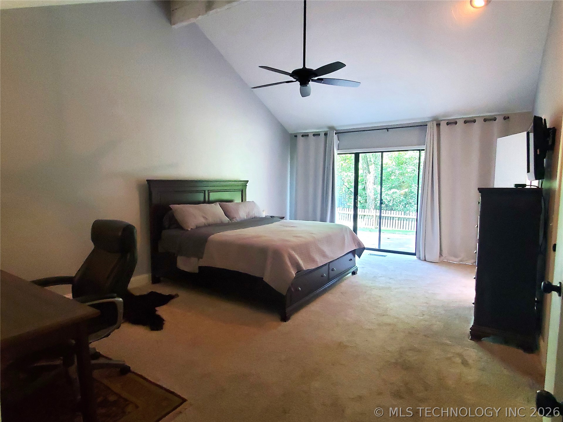 9336 S Lakewood Avenue Property Photo 13