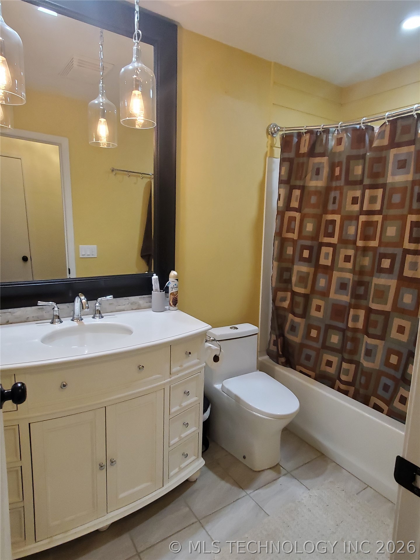 9336 S Lakewood Avenue Property Photo 15
