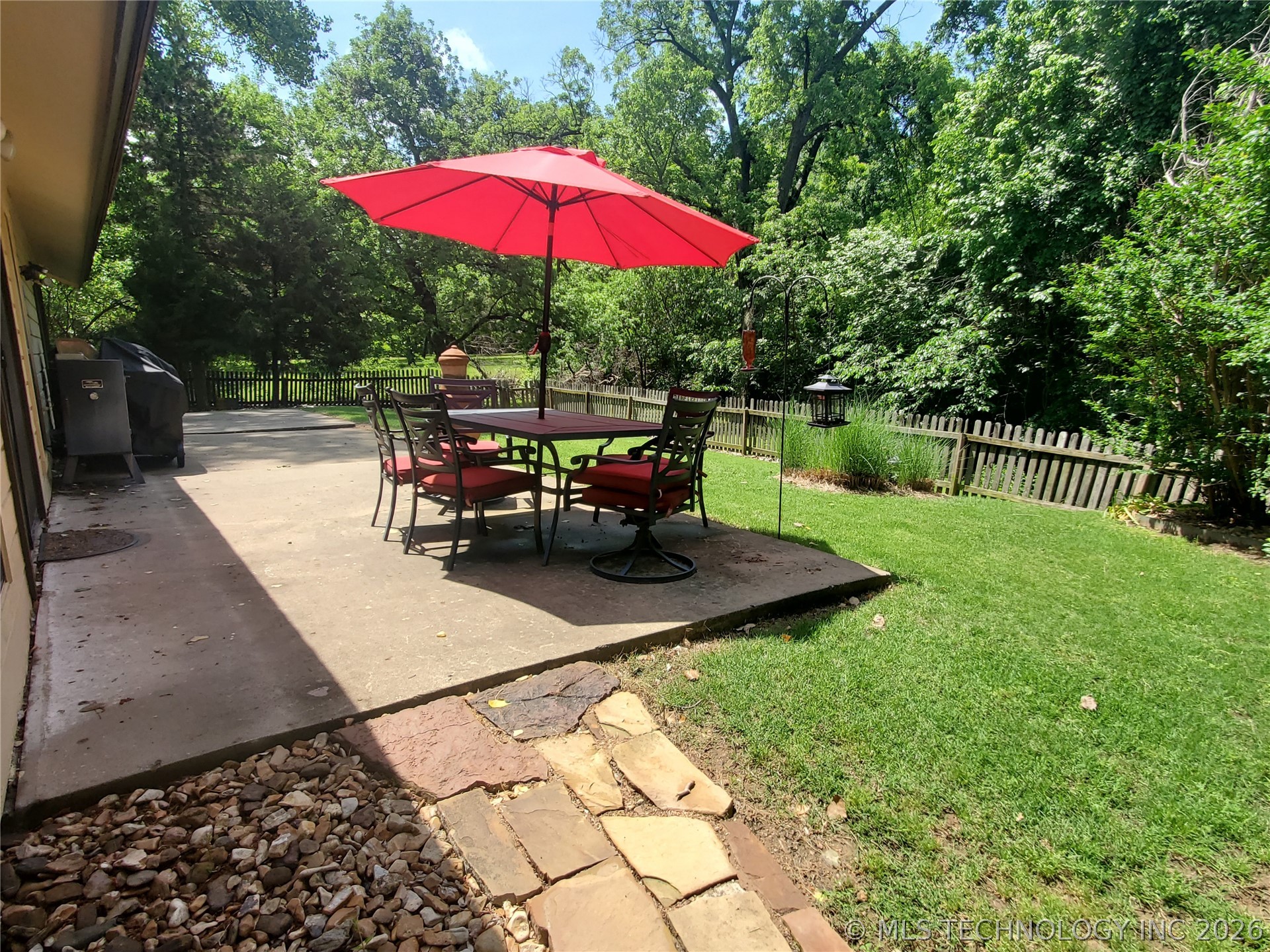 9336 S Lakewood Avenue Property Photo 16