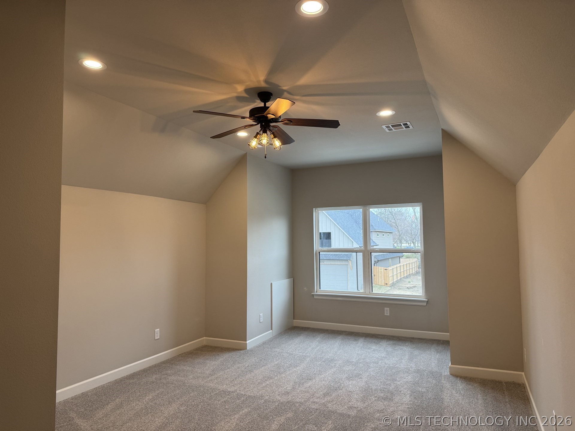 1027 E Delmar Street Property Photo 6
