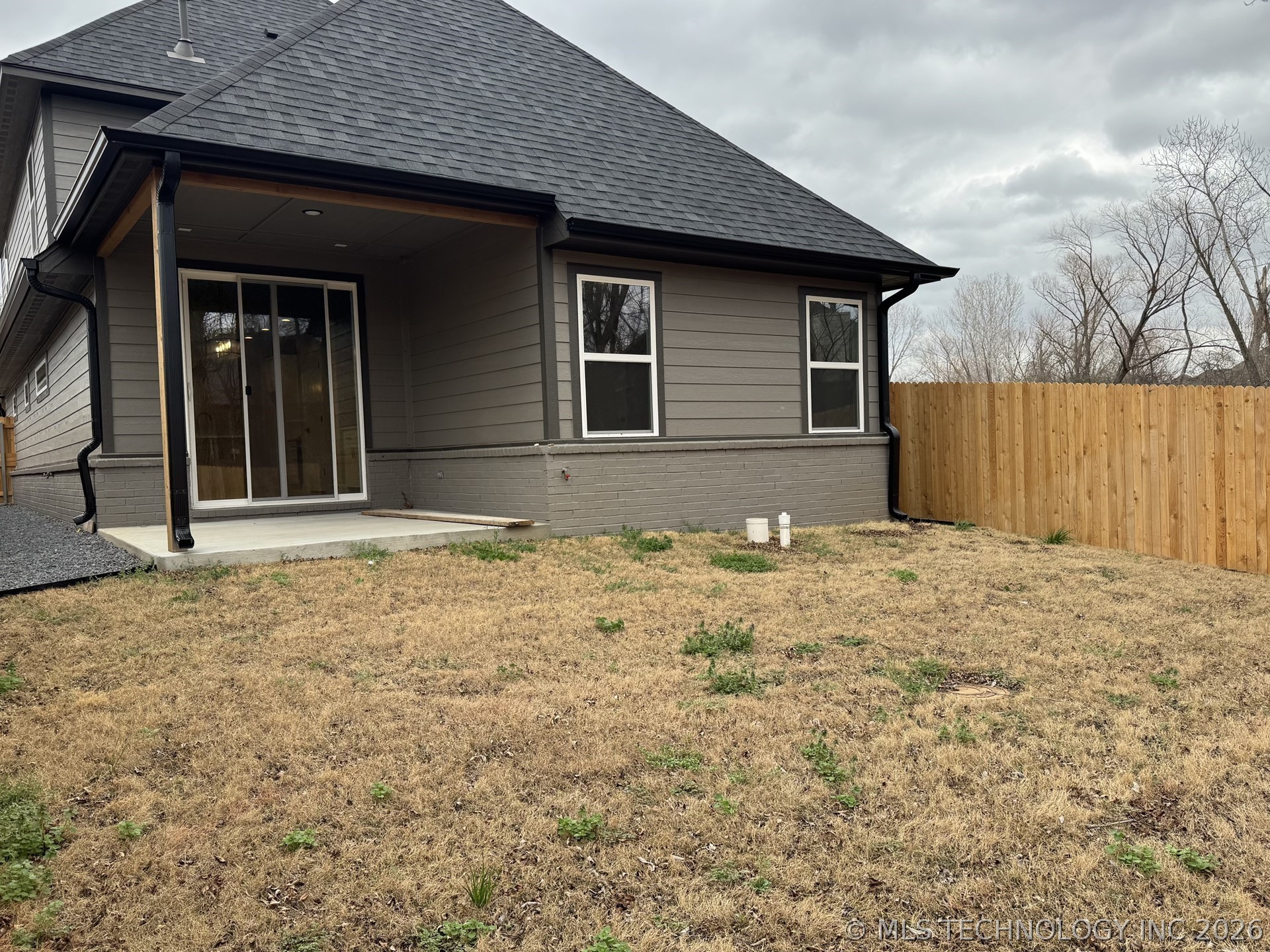 1027 E Delmar Street Property Photo 8