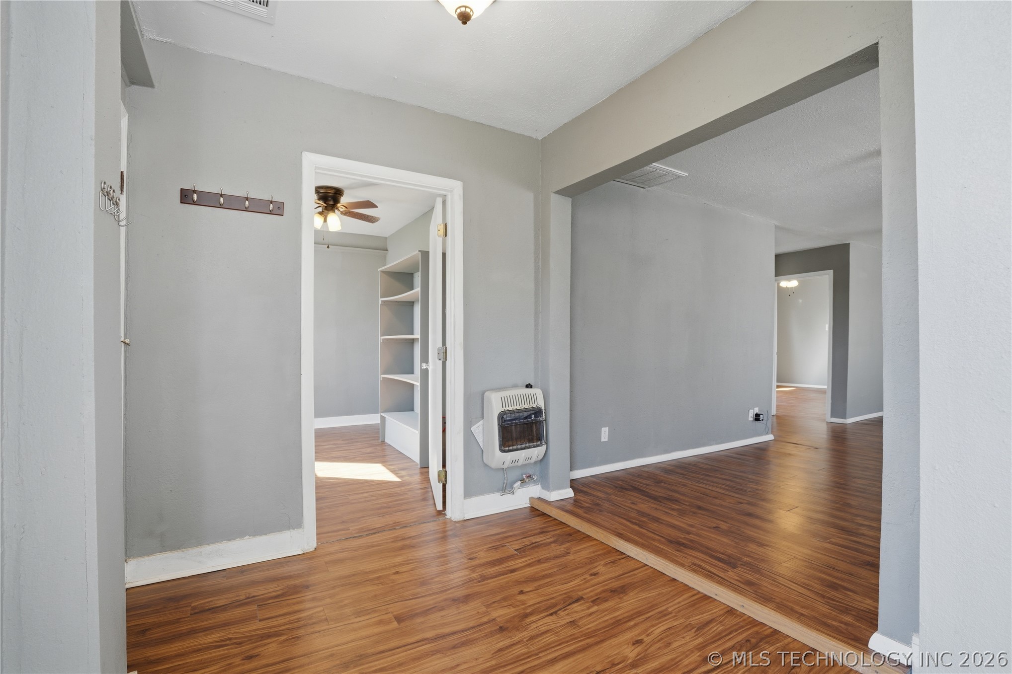 307 E 3rd Street Property Photo 4