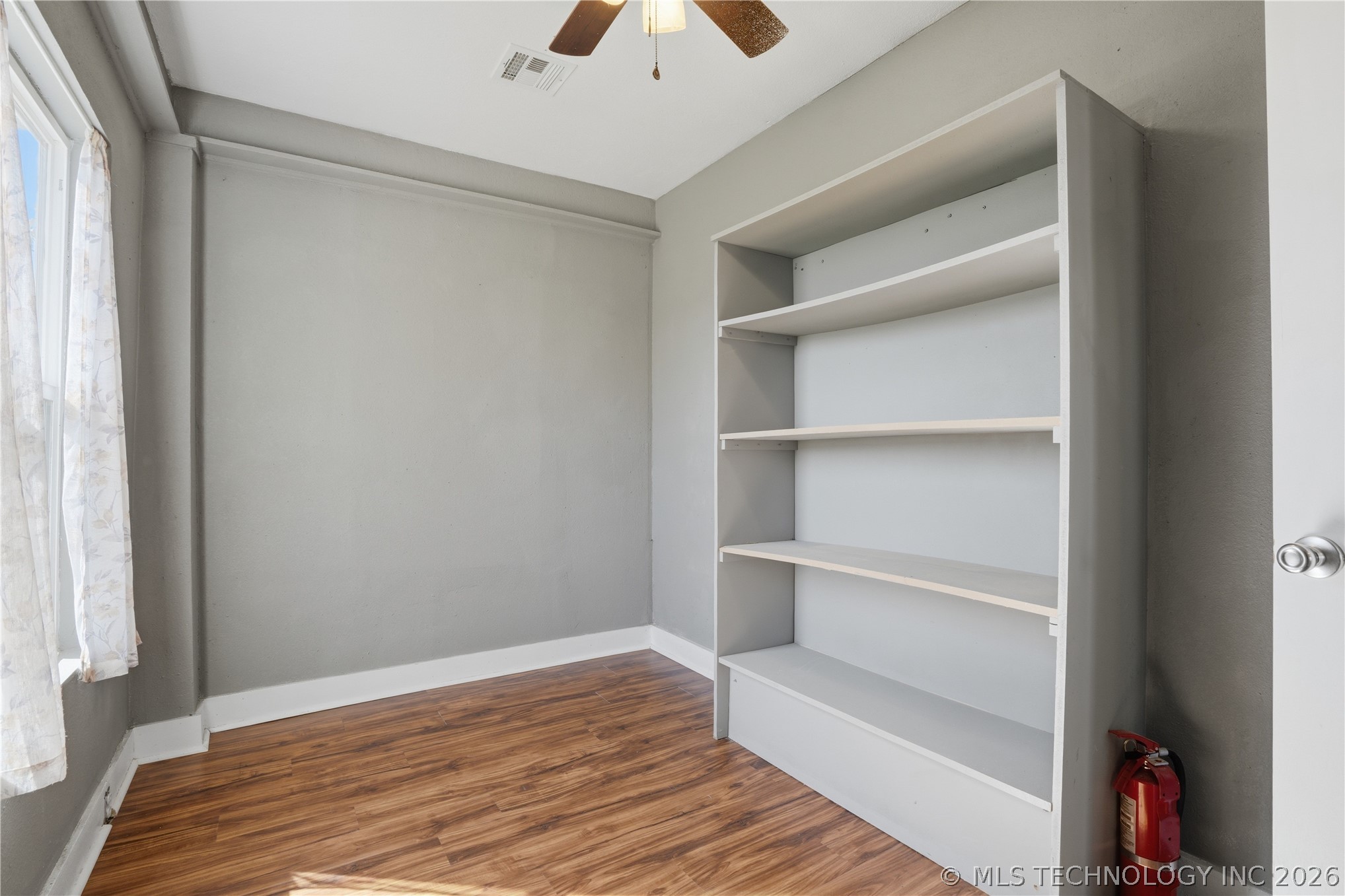 307 E 3rd Street Property Photo 5
