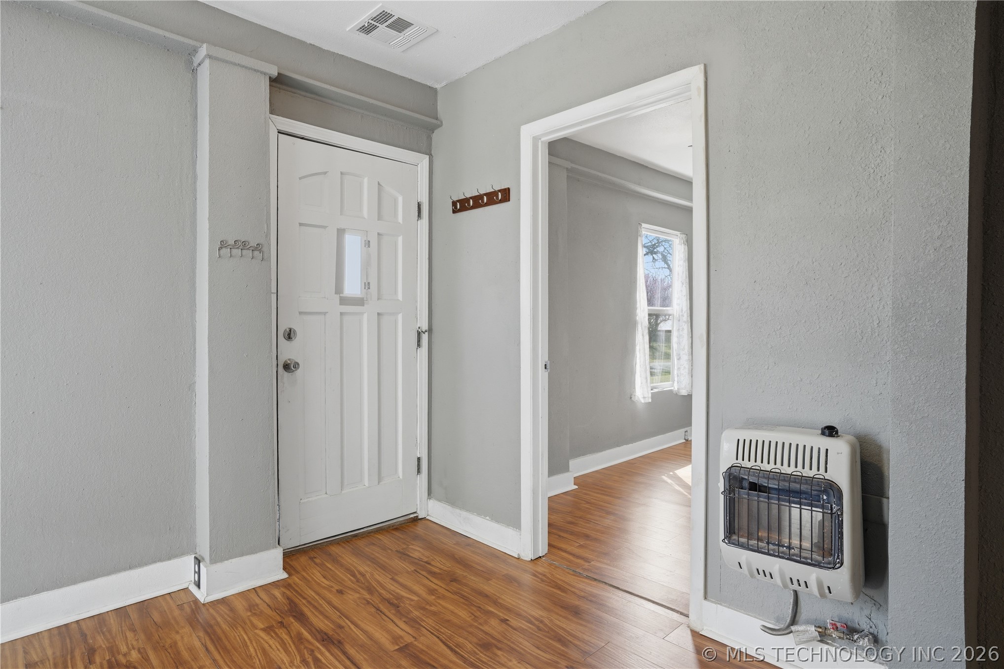 307 E 3rd Street Property Photo 6