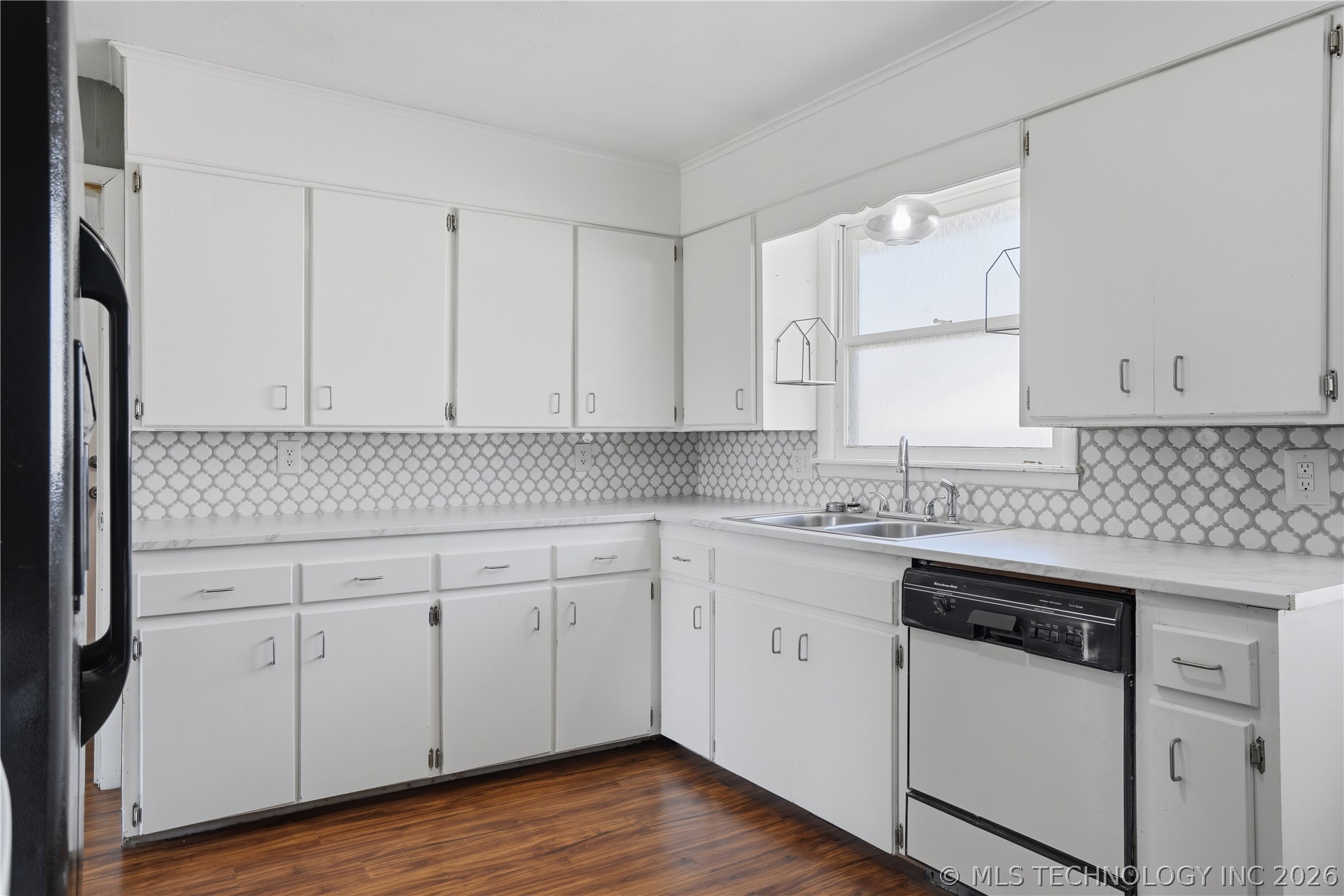 307 E 3rd Street Property Photo 12