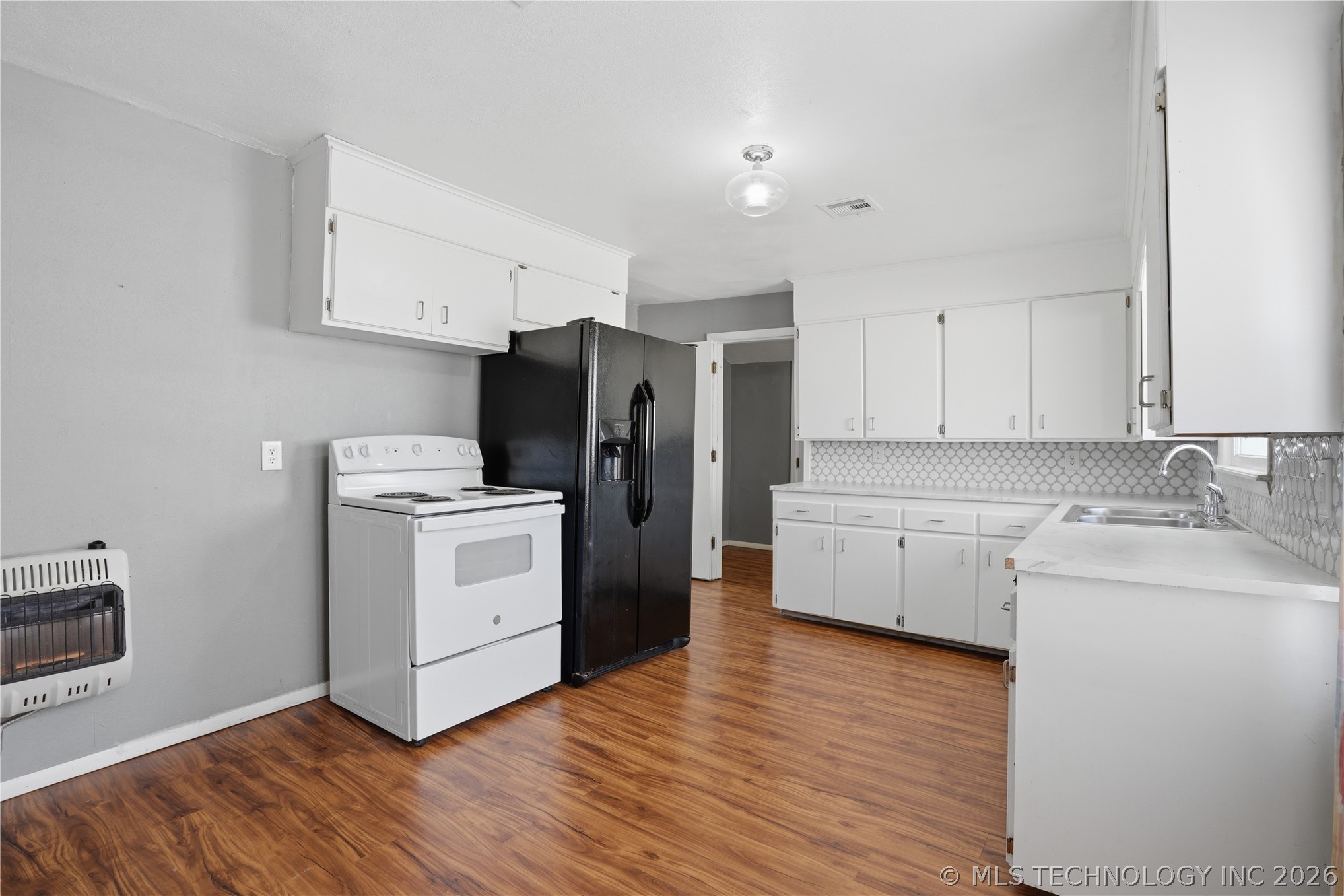 307 E 3rd Street Property Photo 13