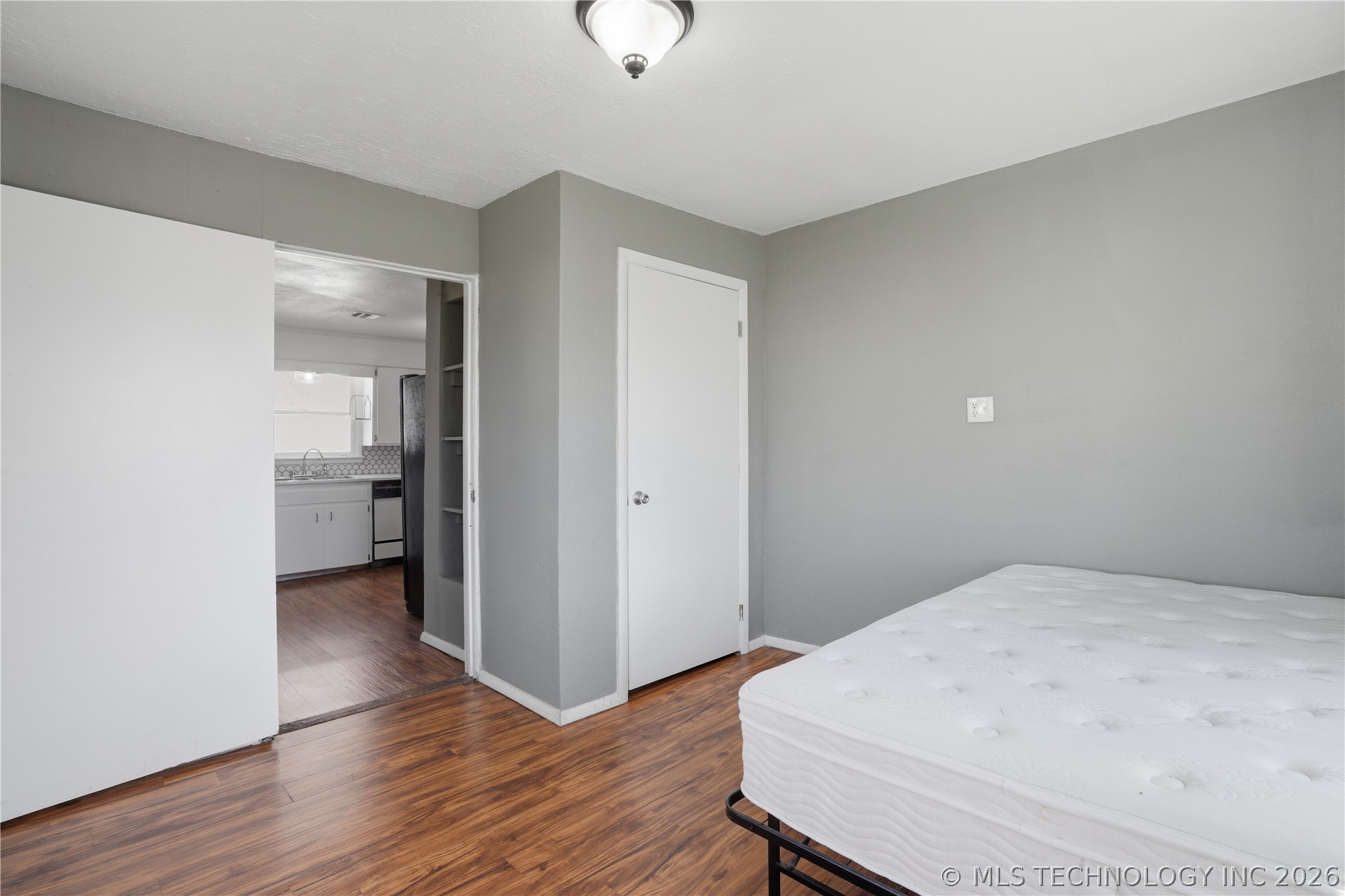 307 E 3rd Street Property Photo 15