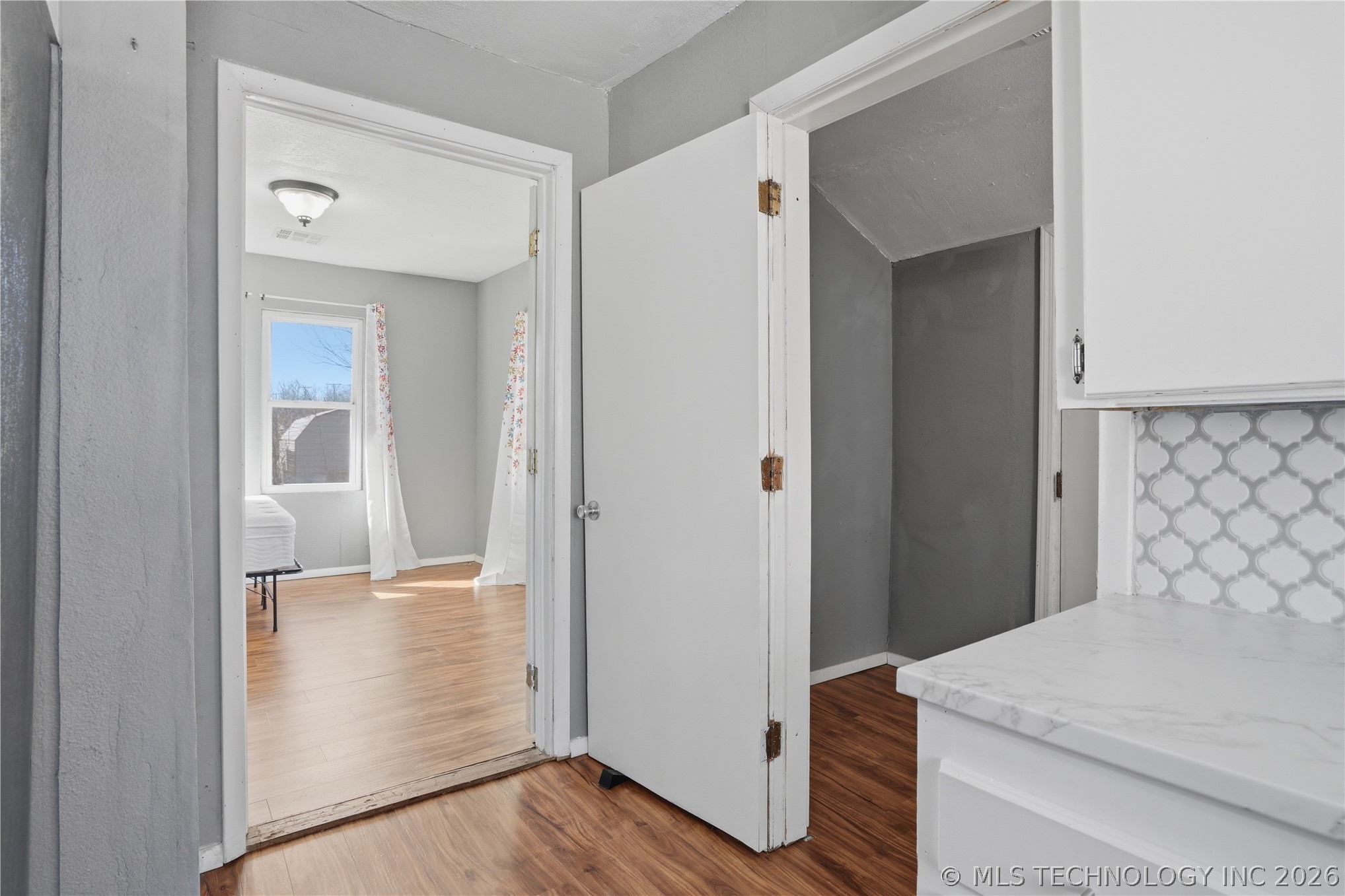 307 E 3rd Street Property Photo 16