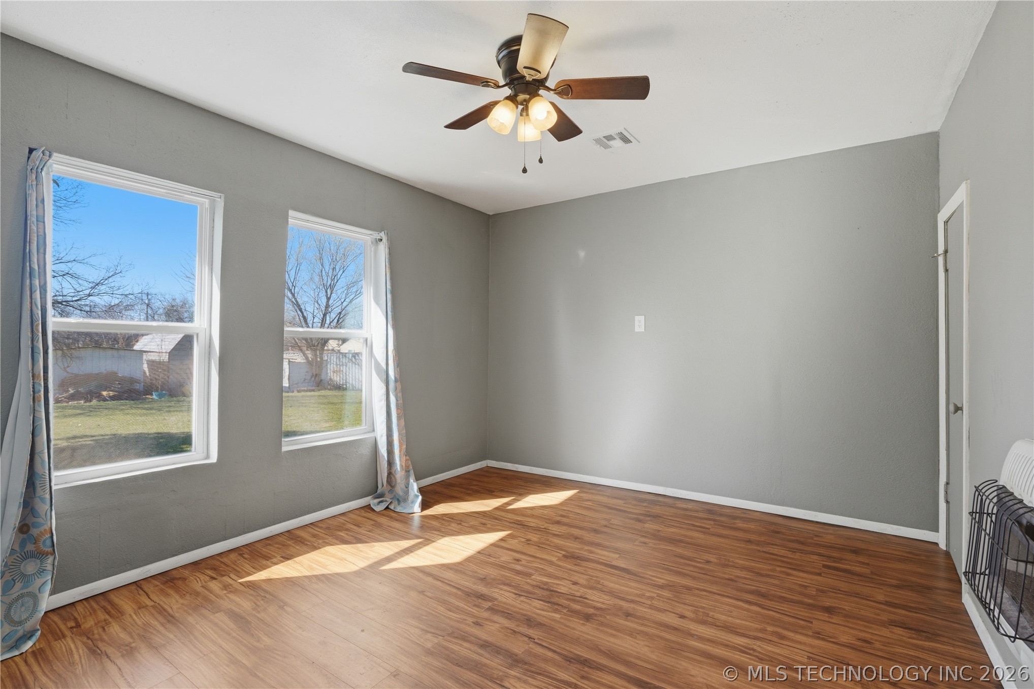 307 E 3rd Street Property Photo 18