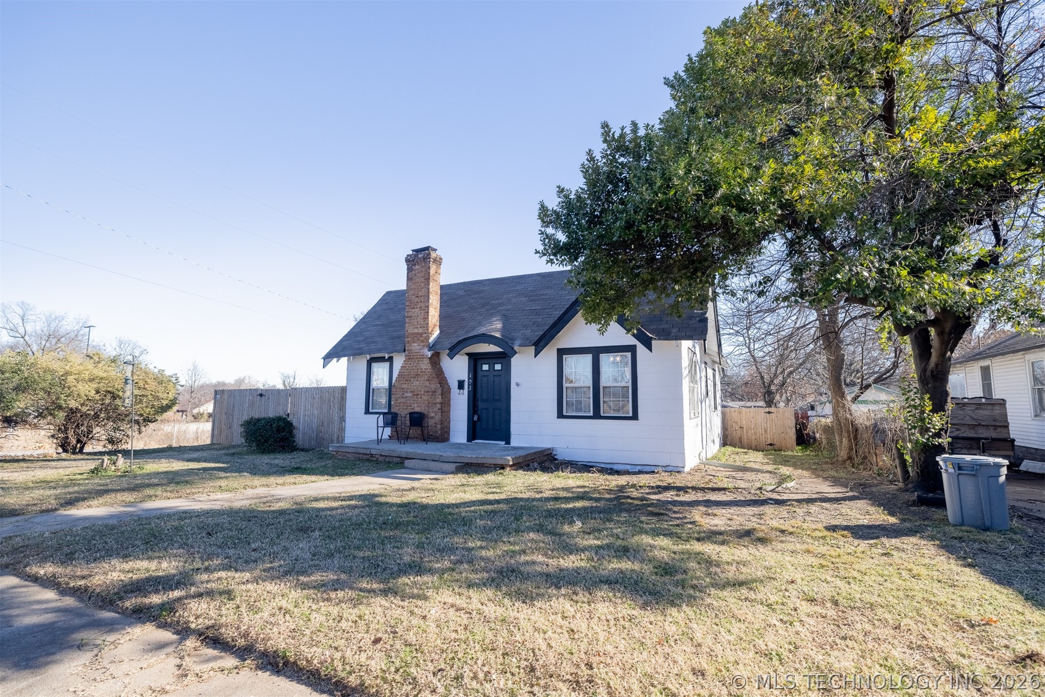 103 S Knoxville Avenue Property Photo 2