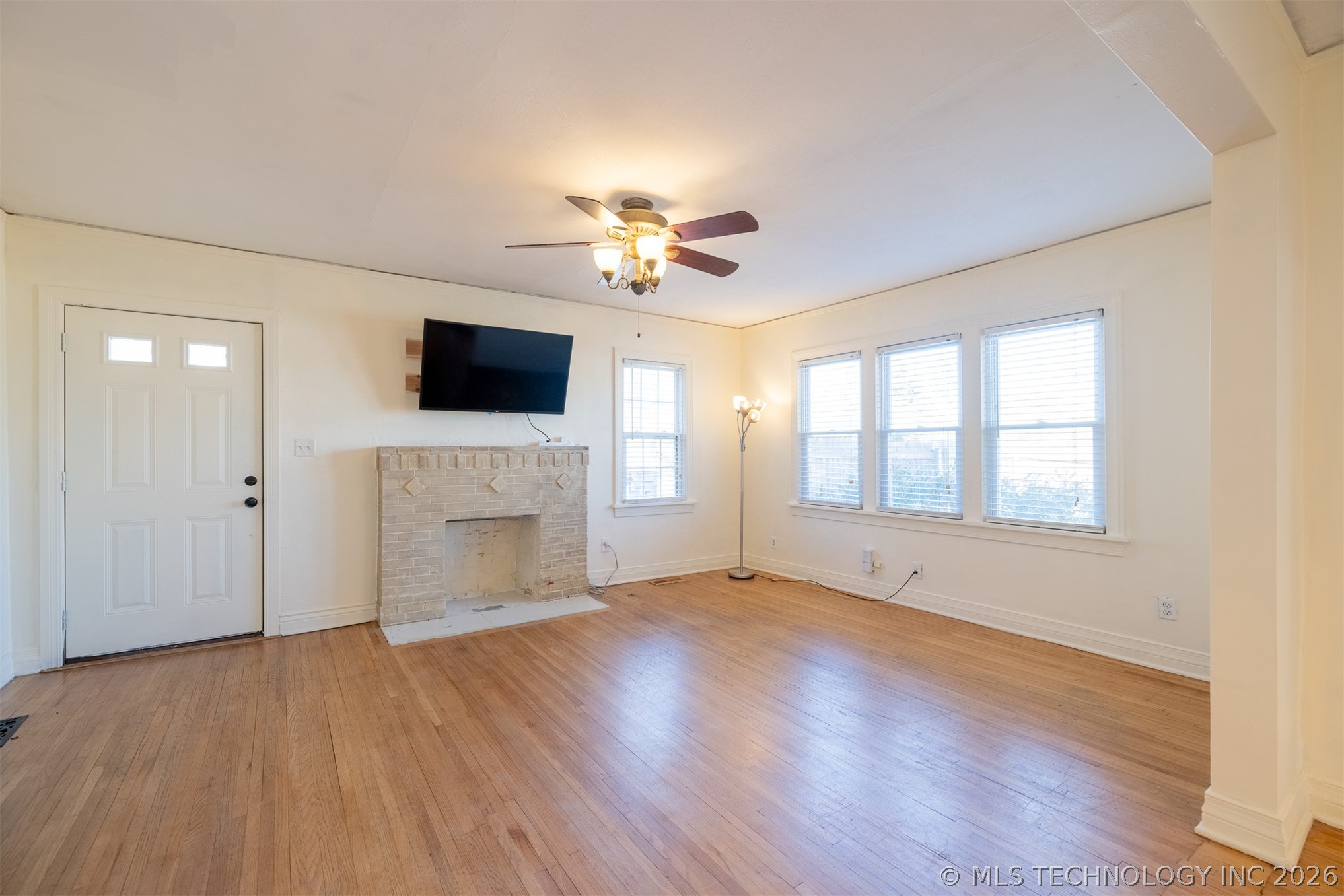 103 S Knoxville Avenue Property Photo 4