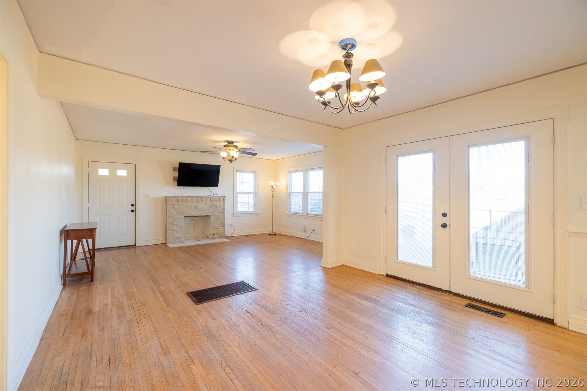 103 S Knoxville Avenue Property Photo 6