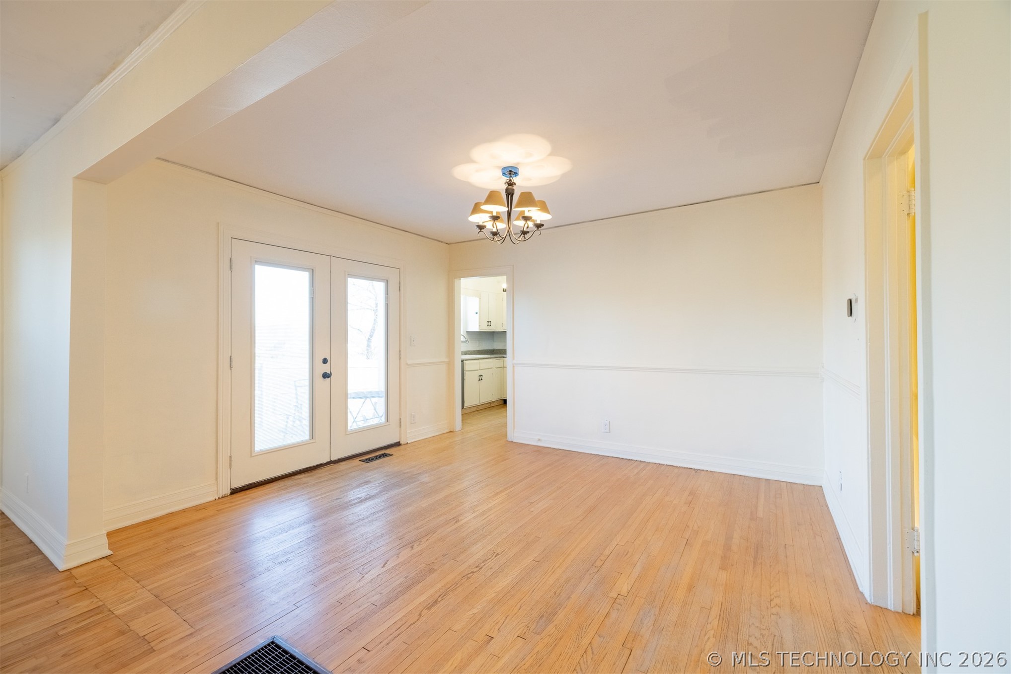 103 S Knoxville Avenue Property Photo 8