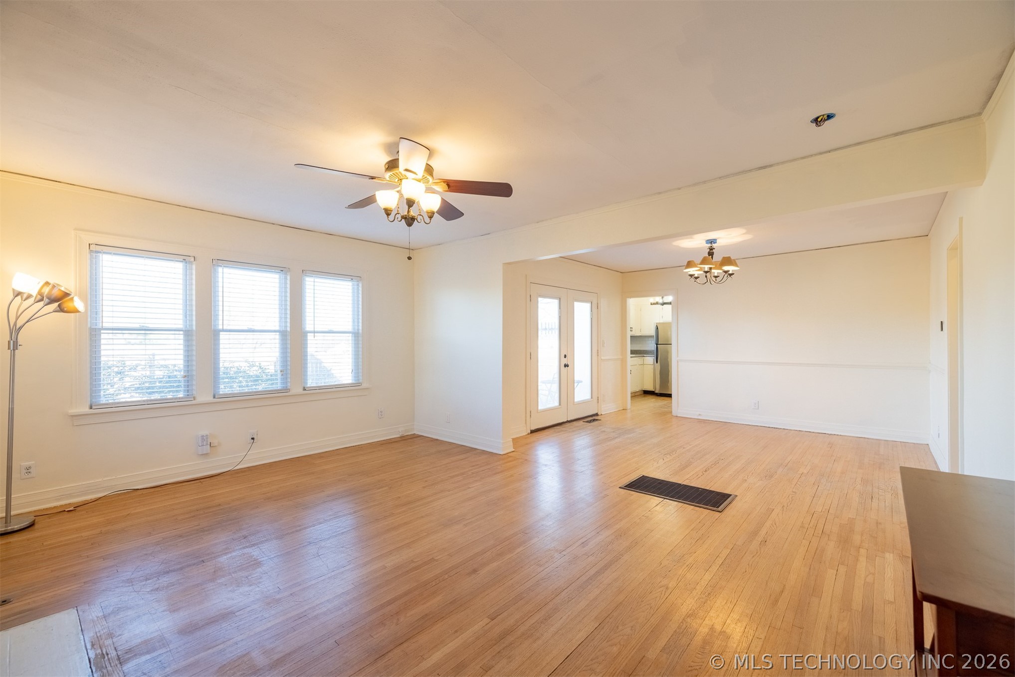 103 S Knoxville Avenue Property Photo 9
