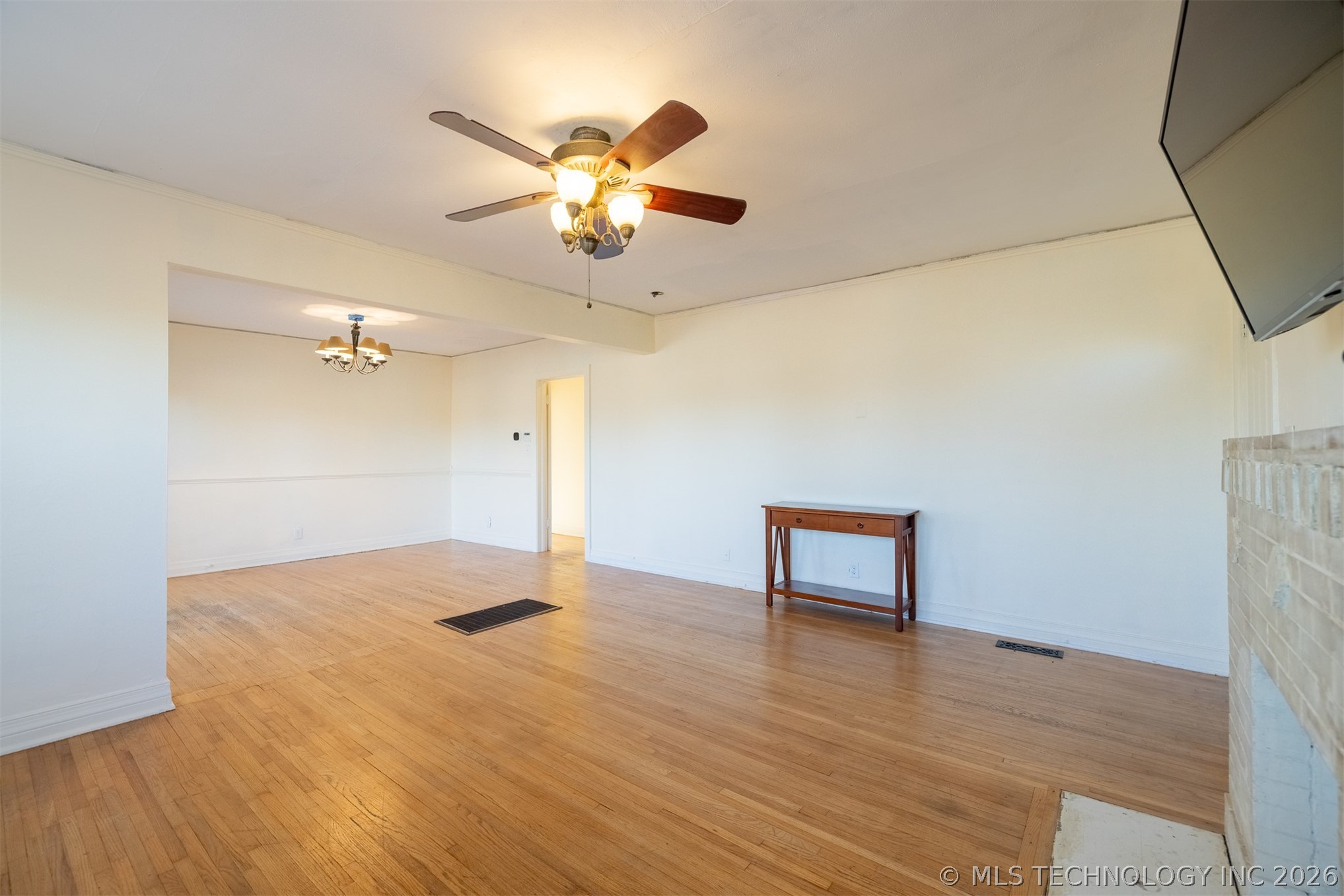 103 S Knoxville Avenue Property Photo 11
