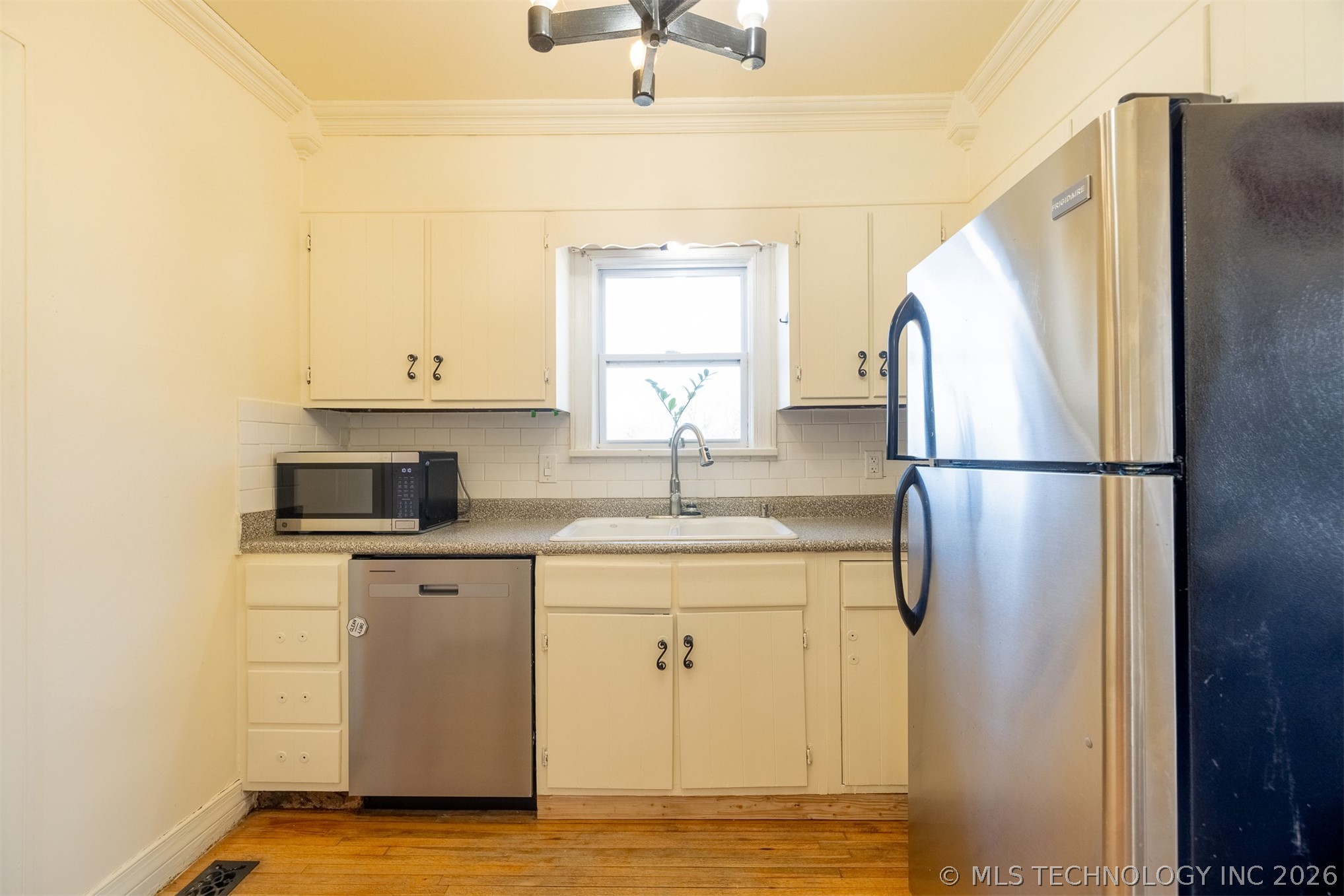 103 S Knoxville Avenue Property Photo 14