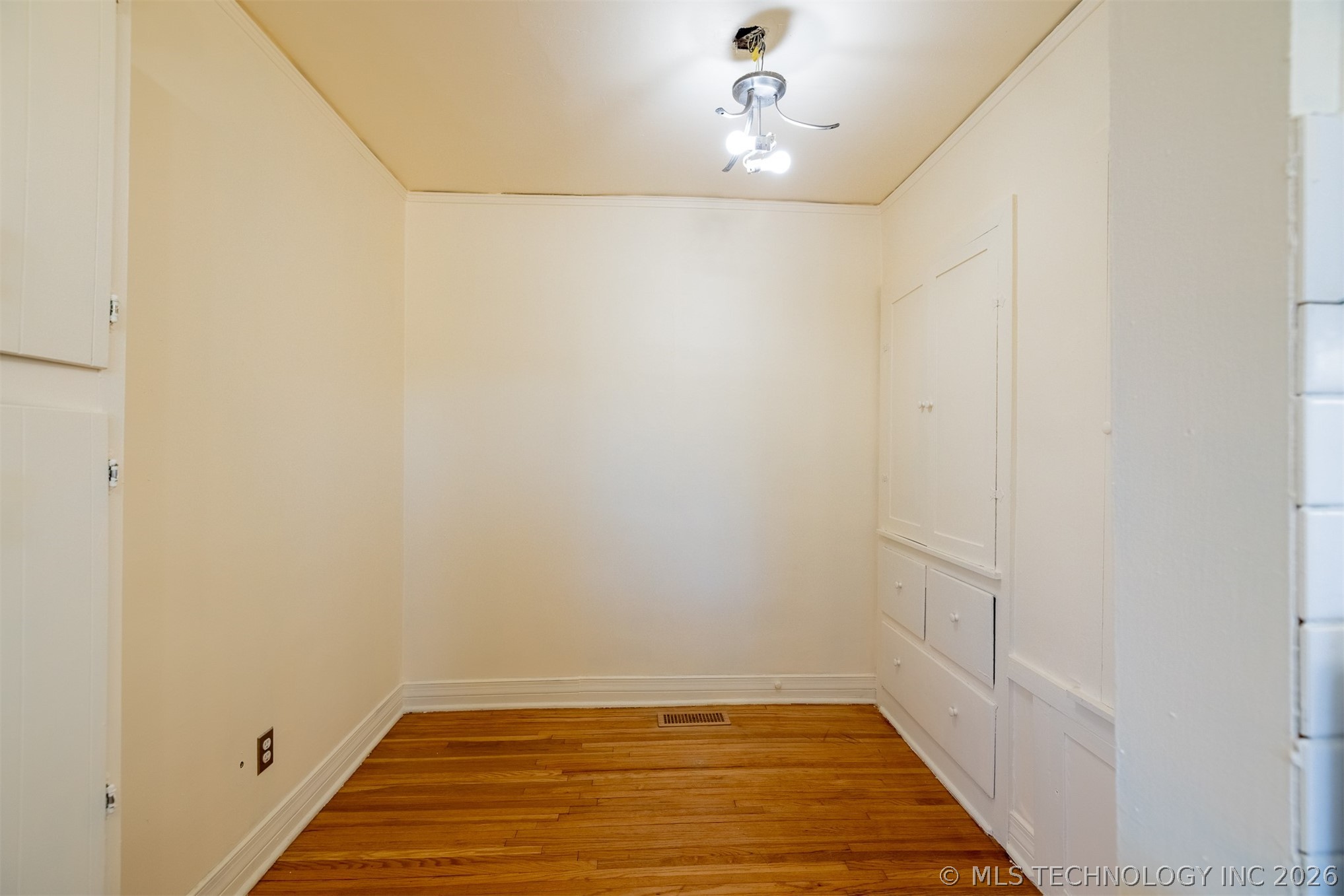 103 S Knoxville Avenue Property Photo 15