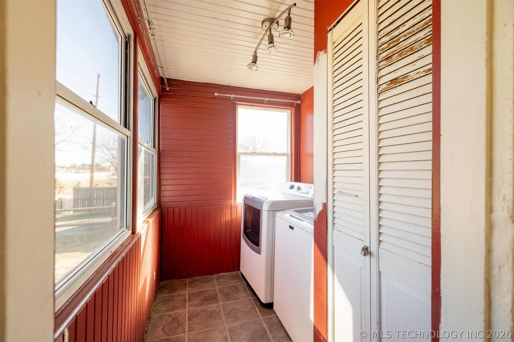 103 S Knoxville Avenue Property Photo 18