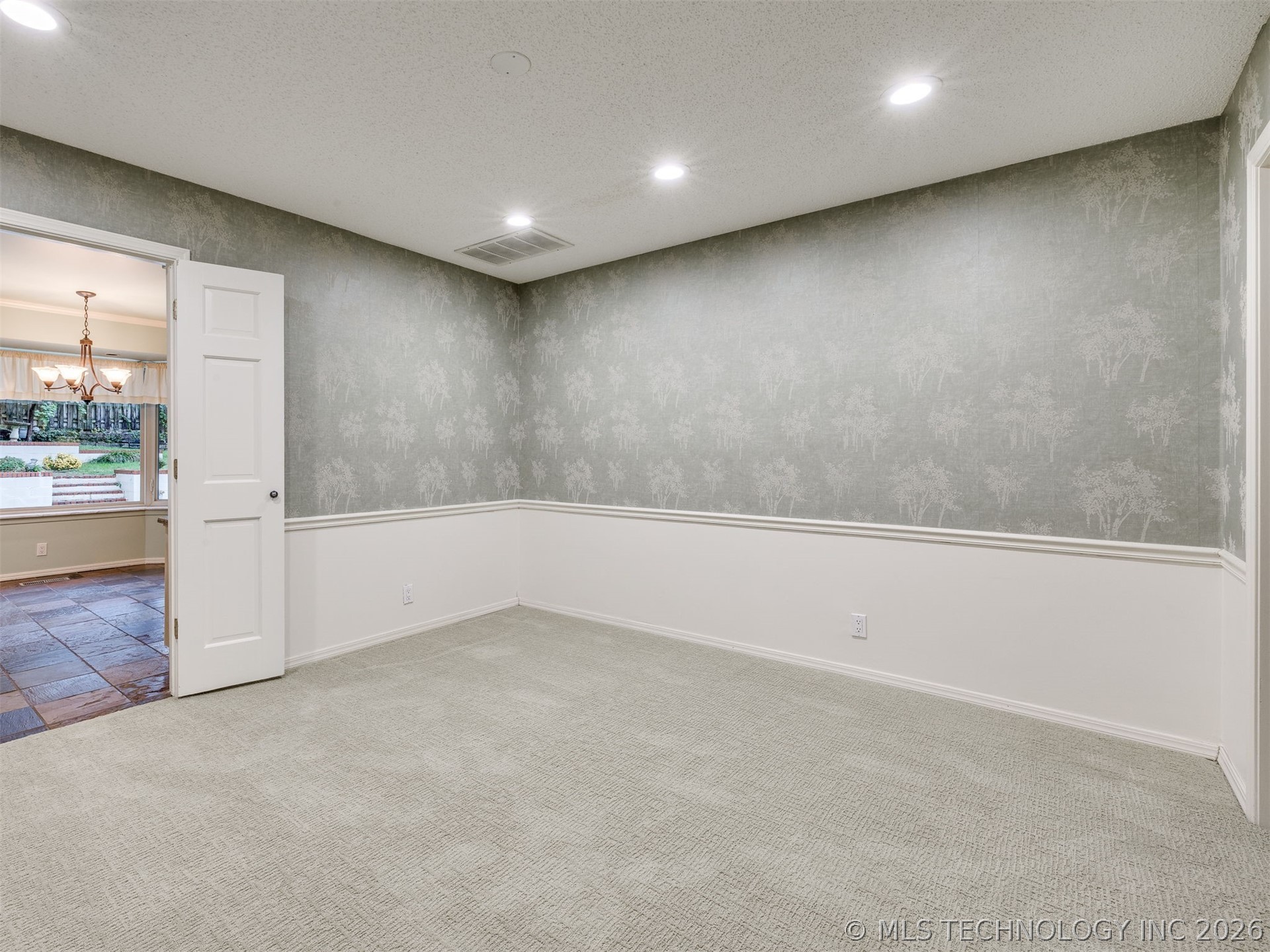 2620 E 73rd Street Property Photo 23