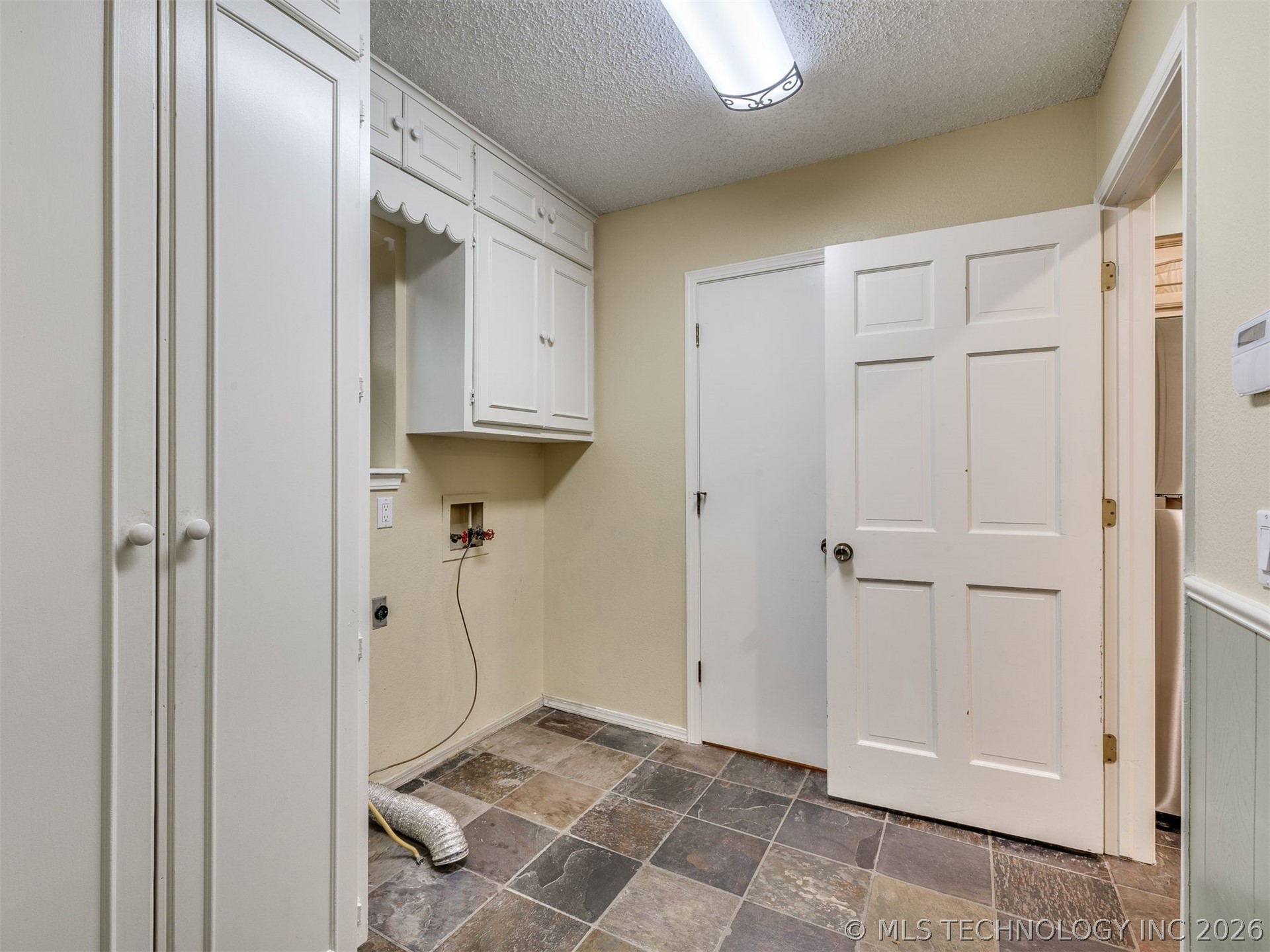 2620 E 73rd Street Property Photo 25
