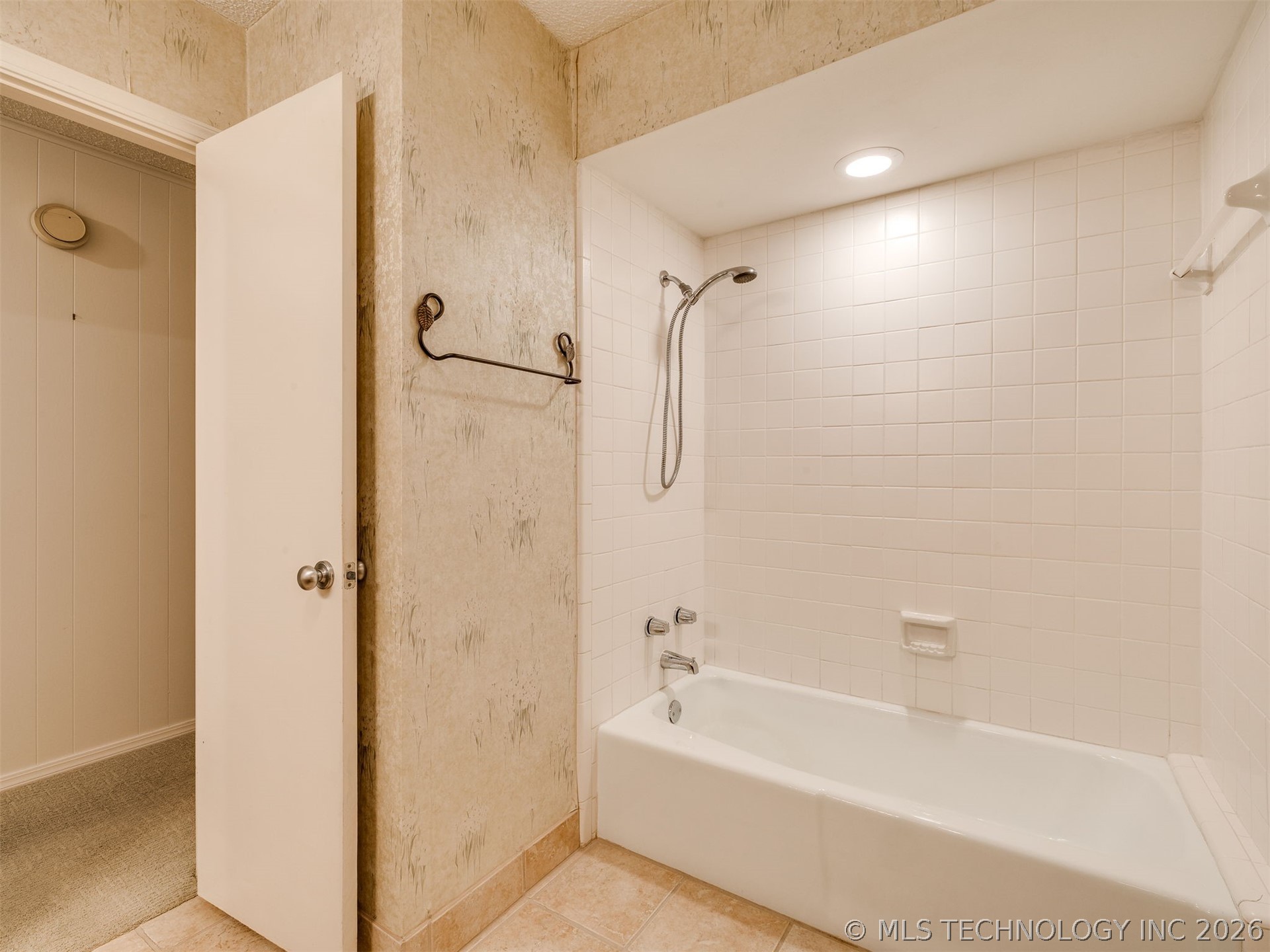 2620 E 73rd Street Property Photo 28