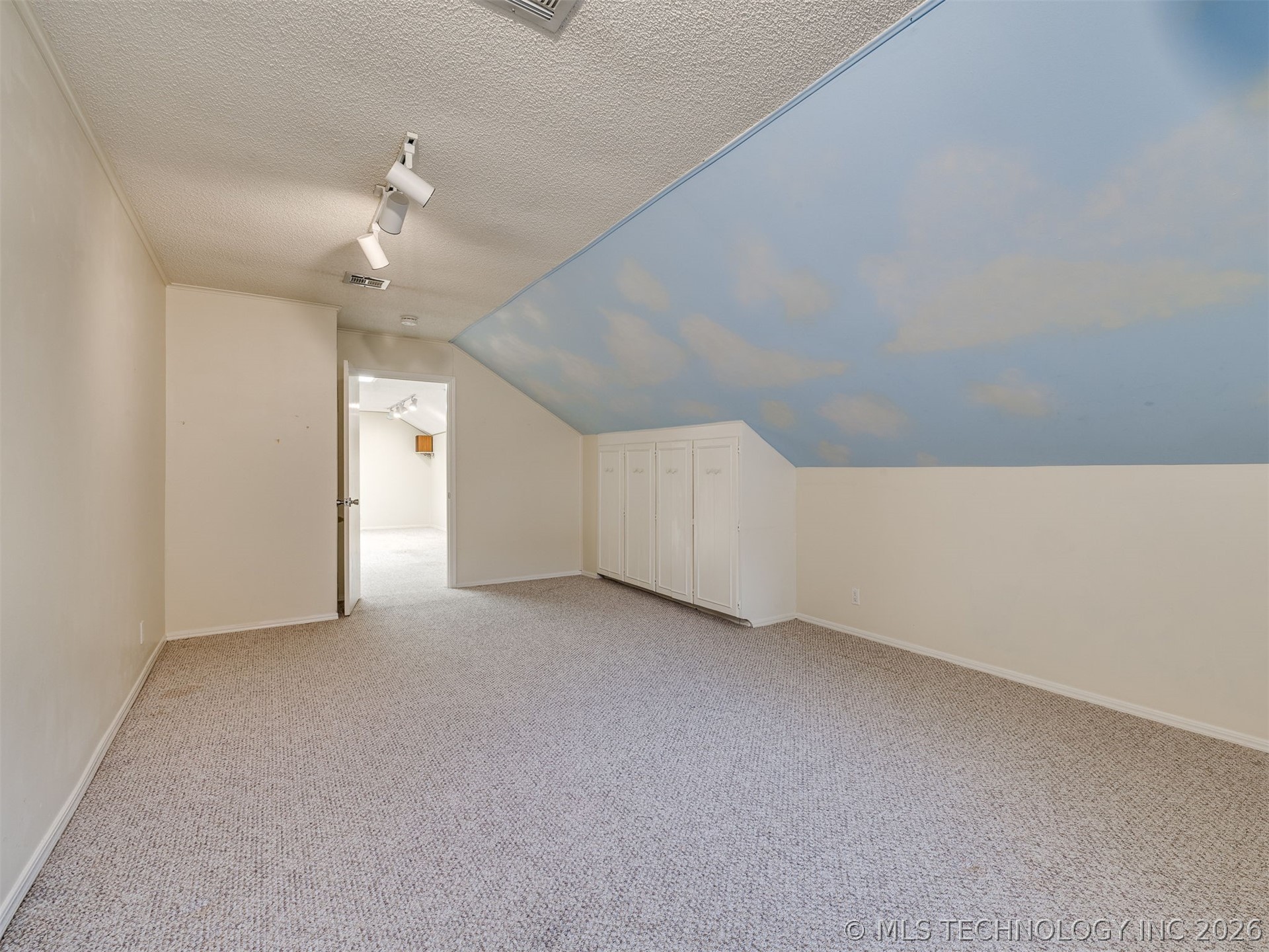2620 E 73rd Street Property Photo 37
