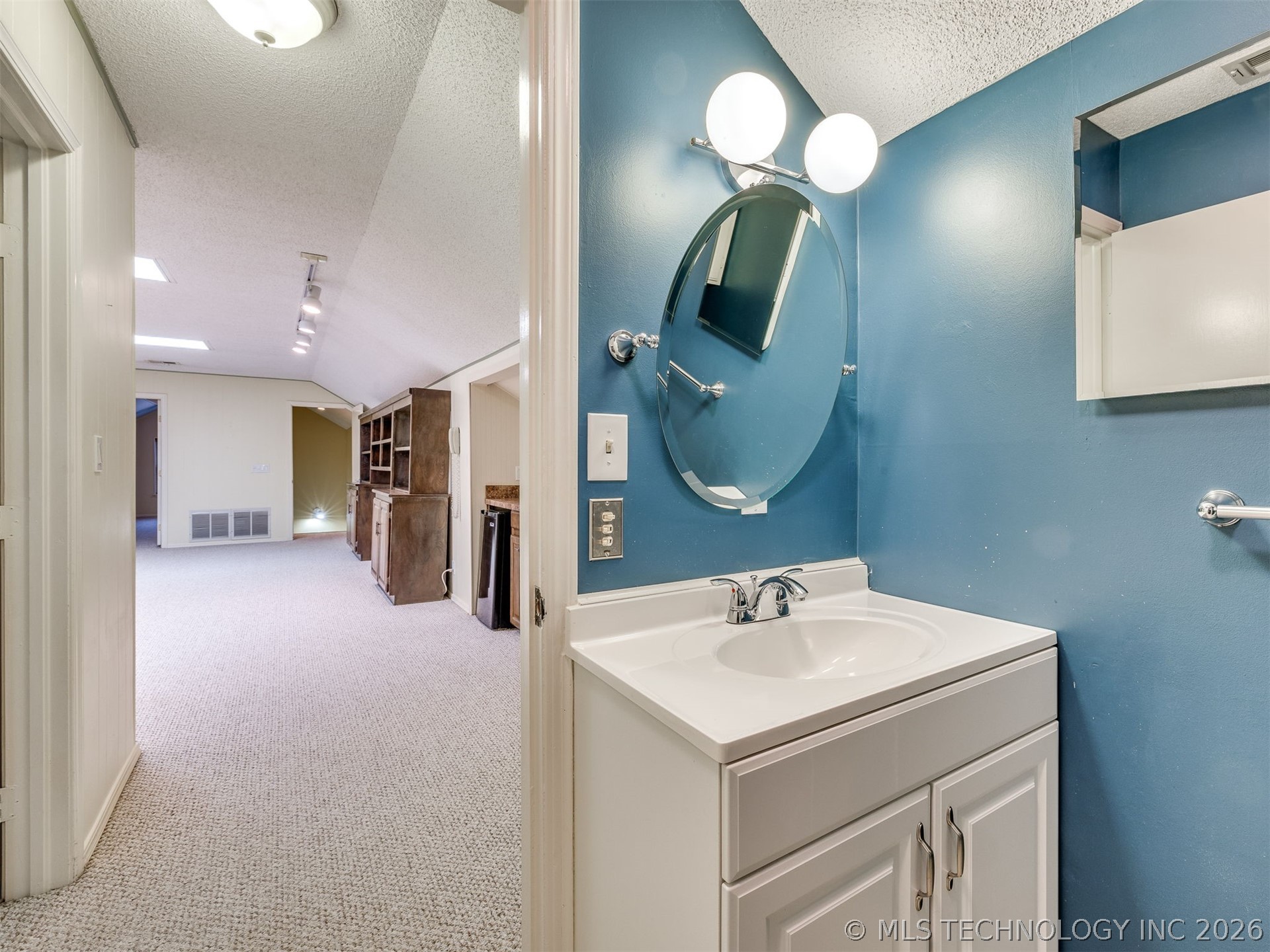 2620 E 73rd Street Property Photo 40