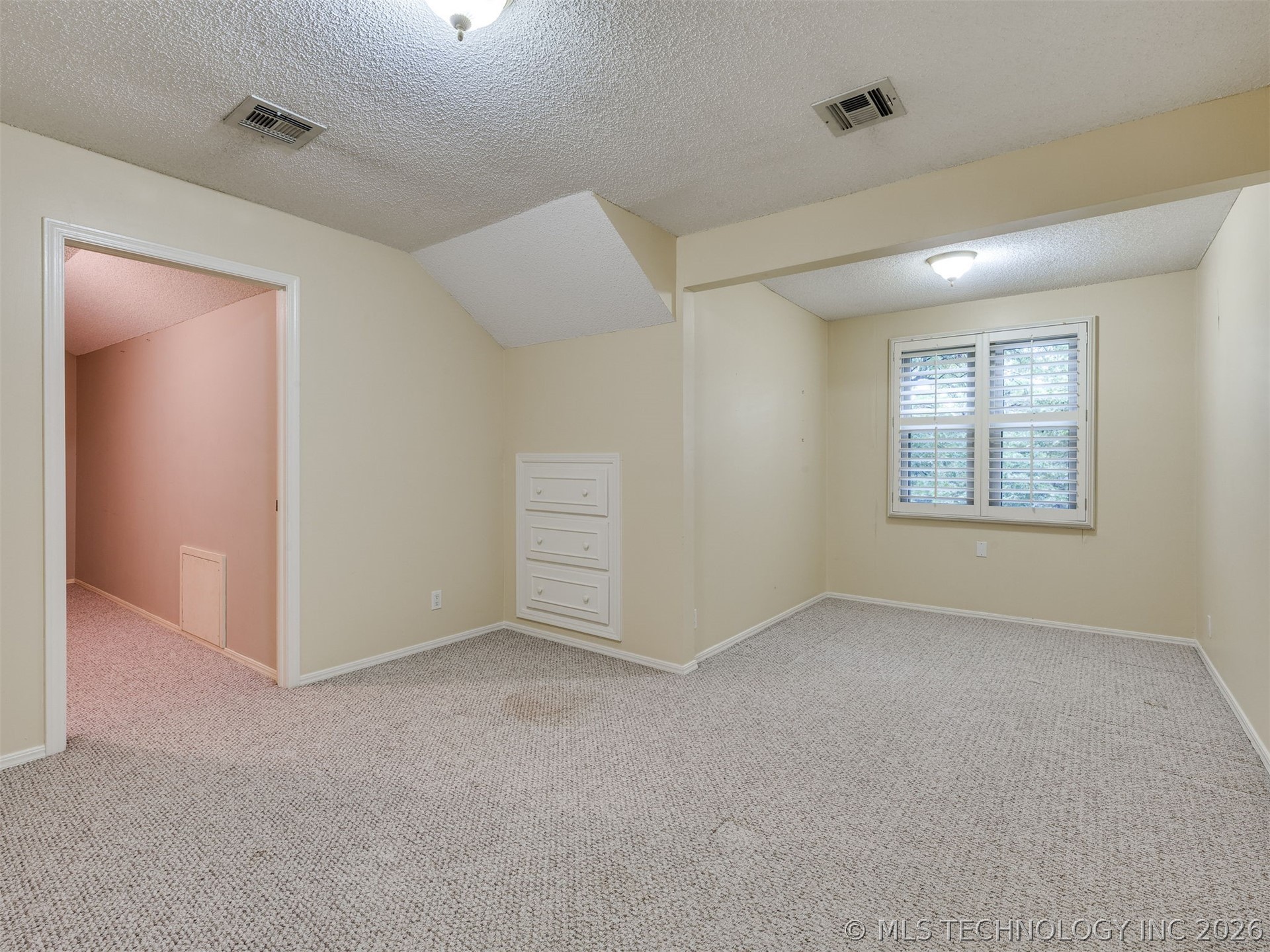 2620 E 73rd Street Property Photo 41