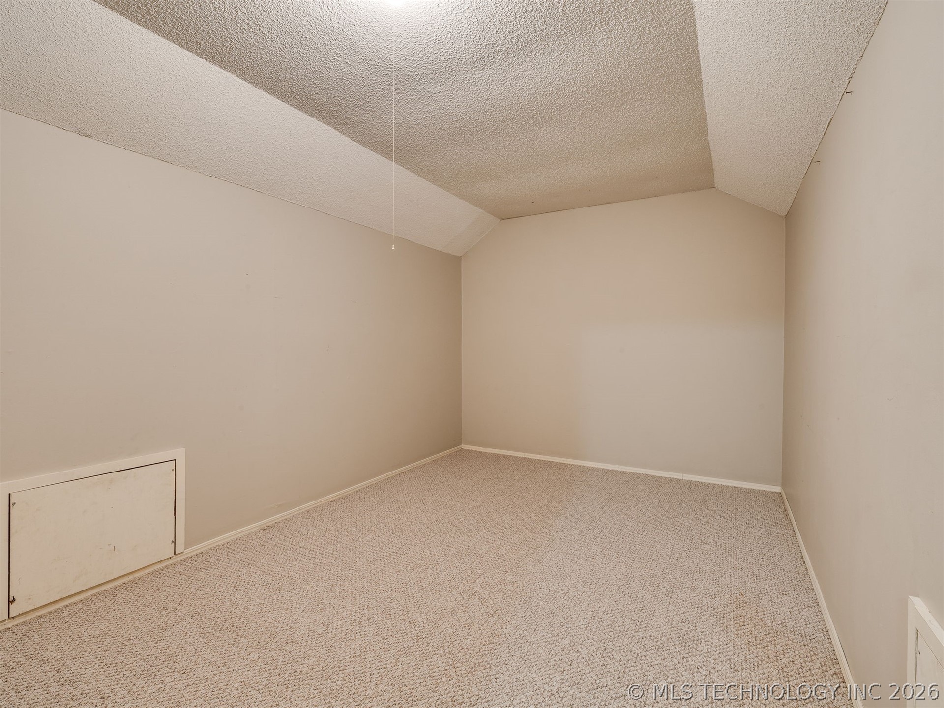 2620 E 73rd Street Property Photo 42