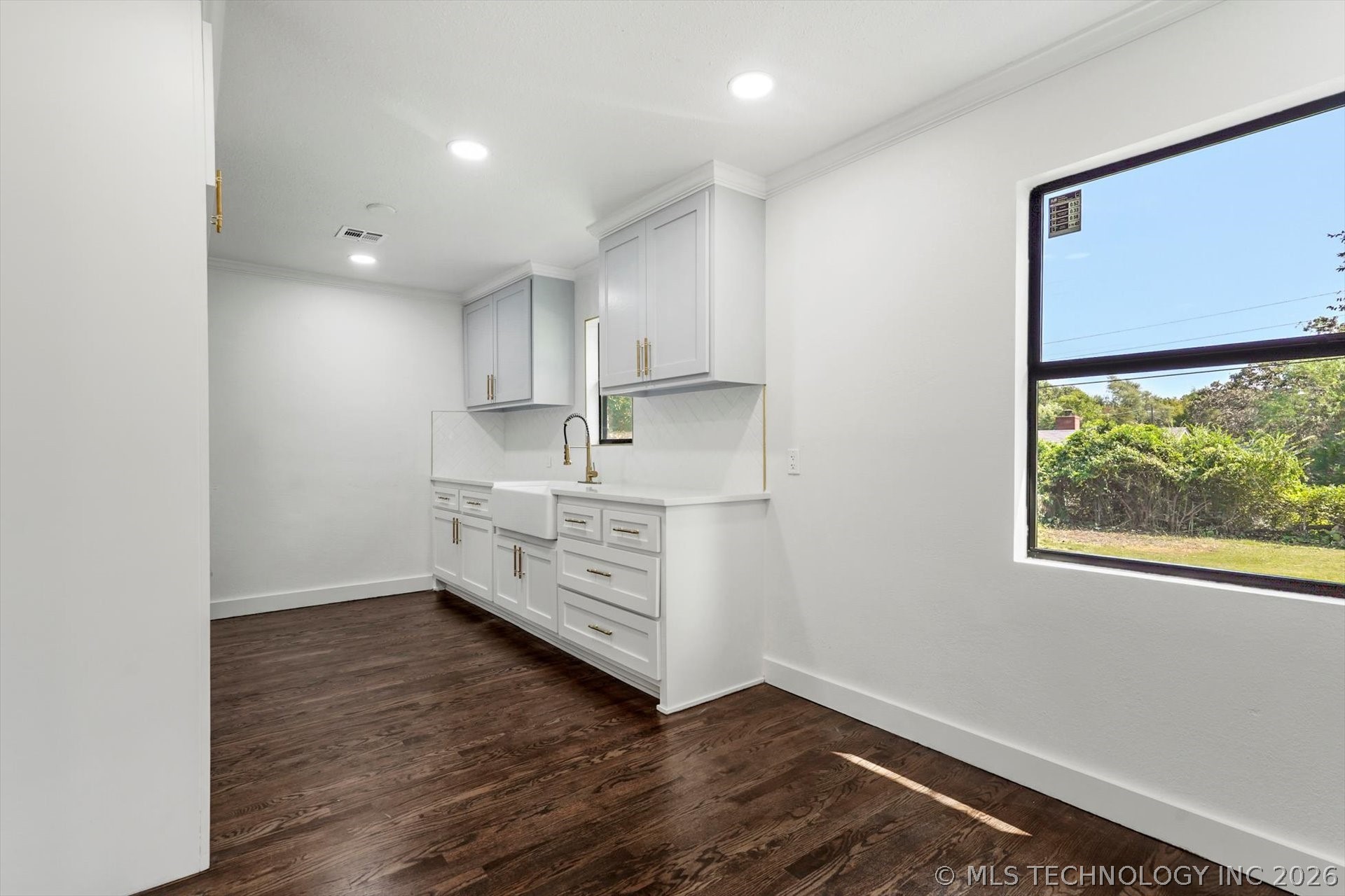 1825 N Delaware Avenue Property Photo 8