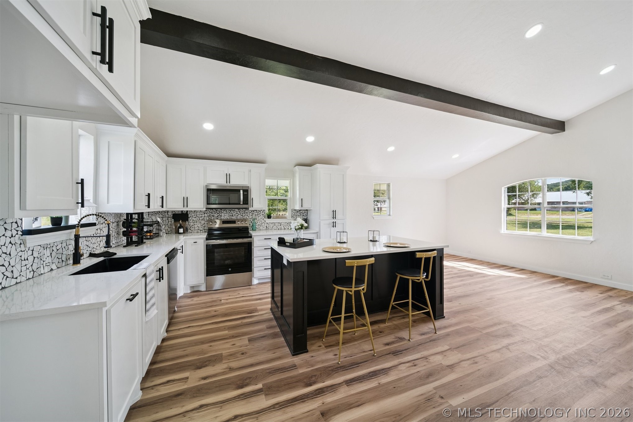 605 S Saltwell Street Property Photo 4