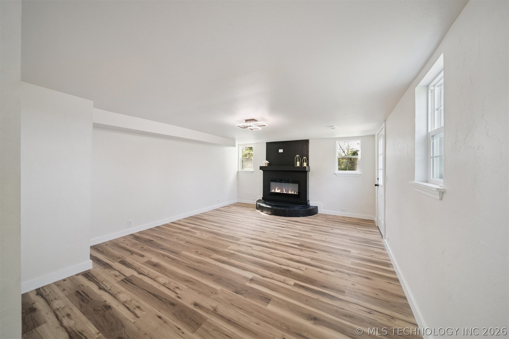 605 S Saltwell Street Property Photo 5