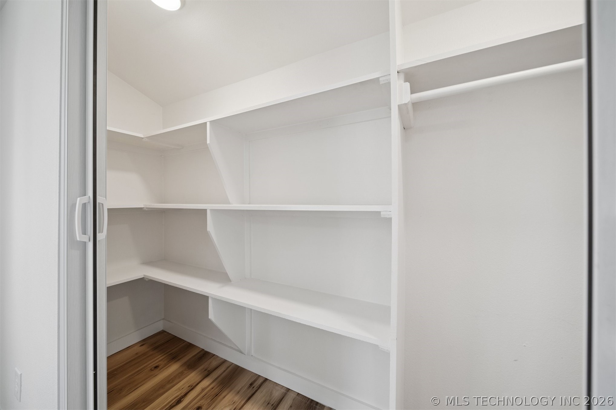 605 S Saltwell Street Property Photo 22