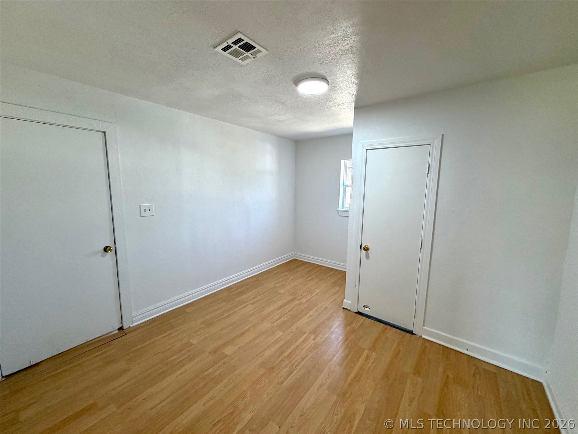 201 N 8th Avenue Property Photo 6