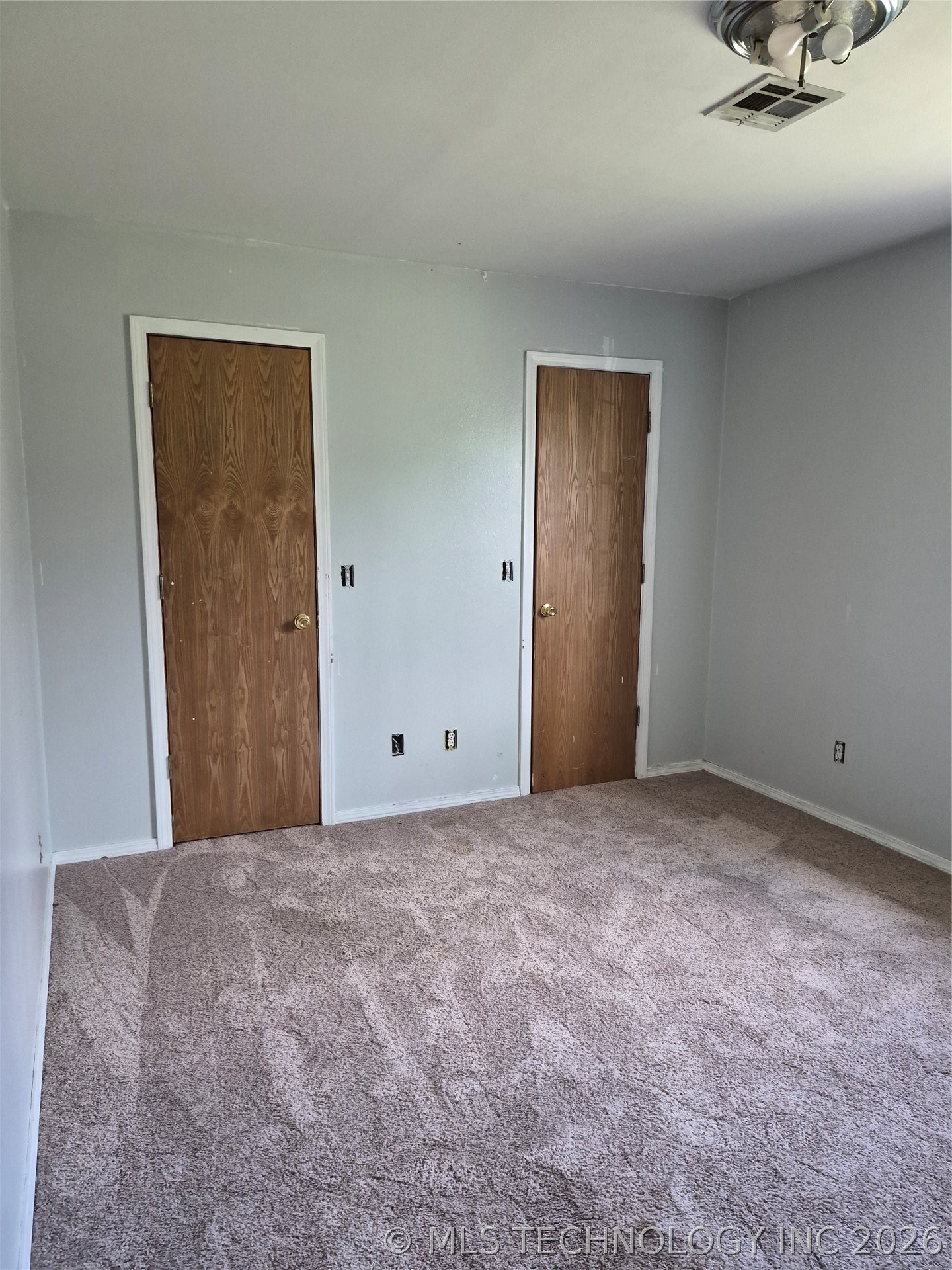 5501 S 45th Property Photo 8